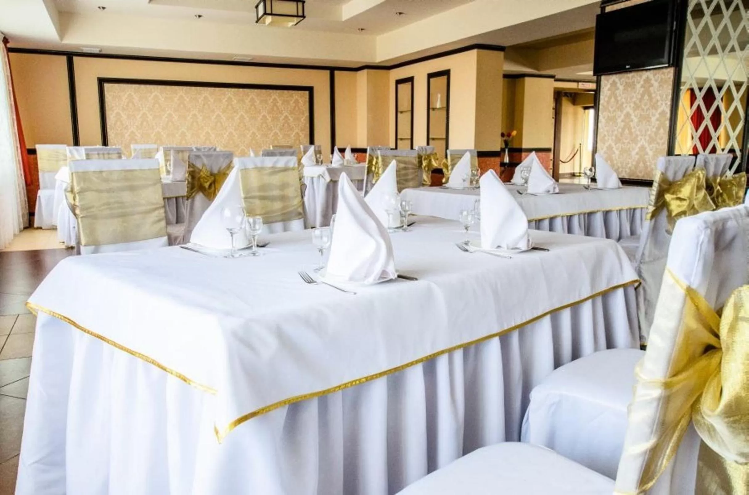 Restaurant/places to eat in Hotel Zumrat