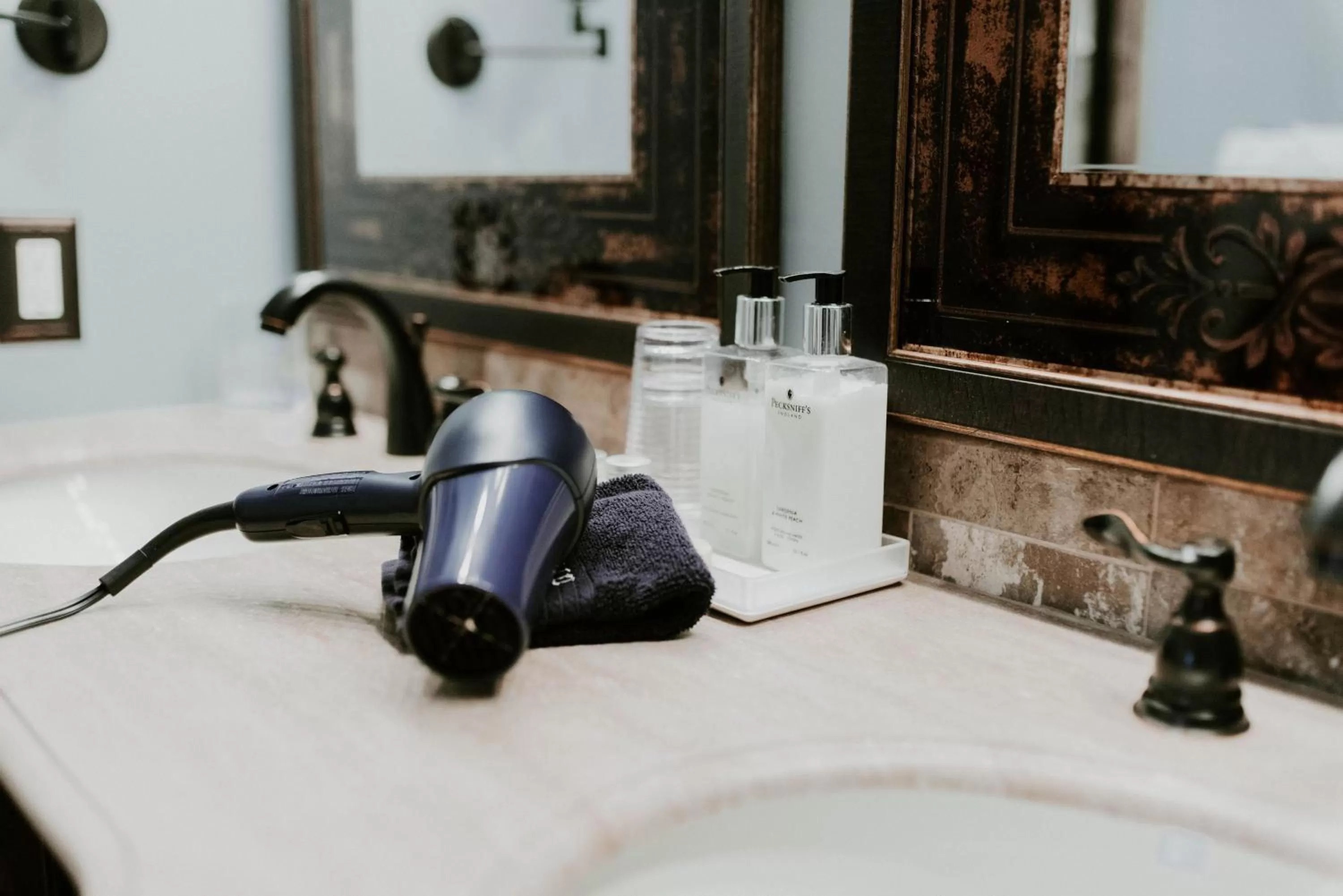 Bathroom in Georges on York B&B