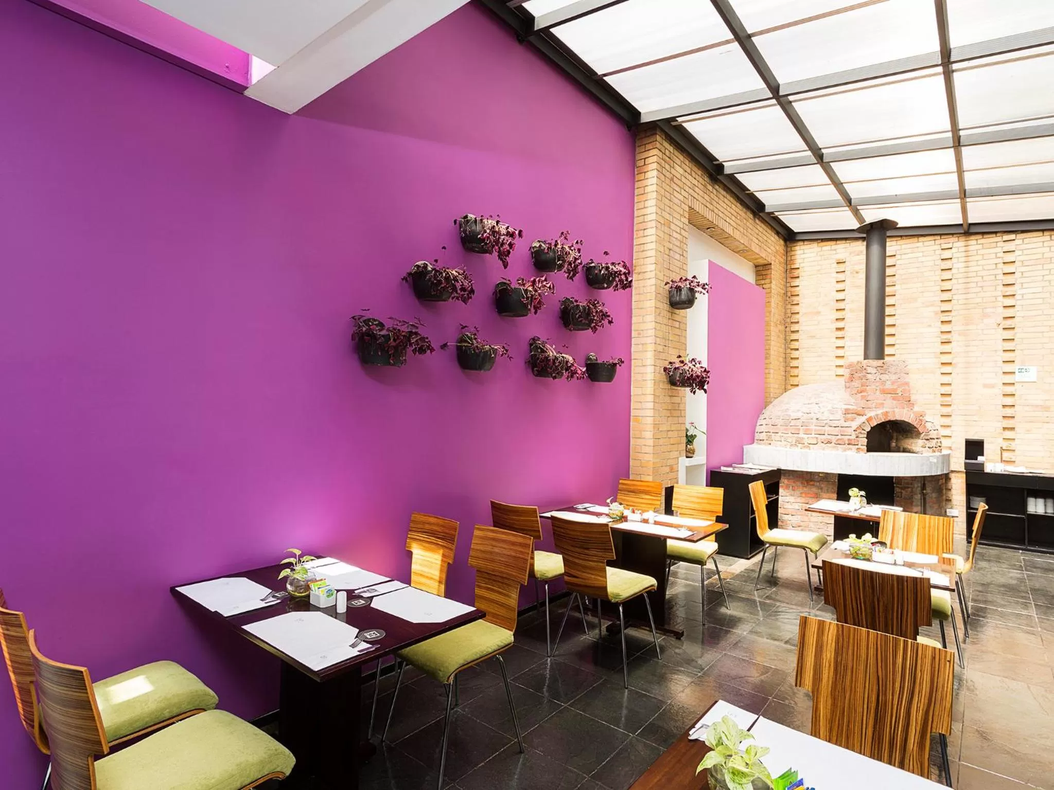 Restaurant/places to eat in Hotel bh Parque 93
