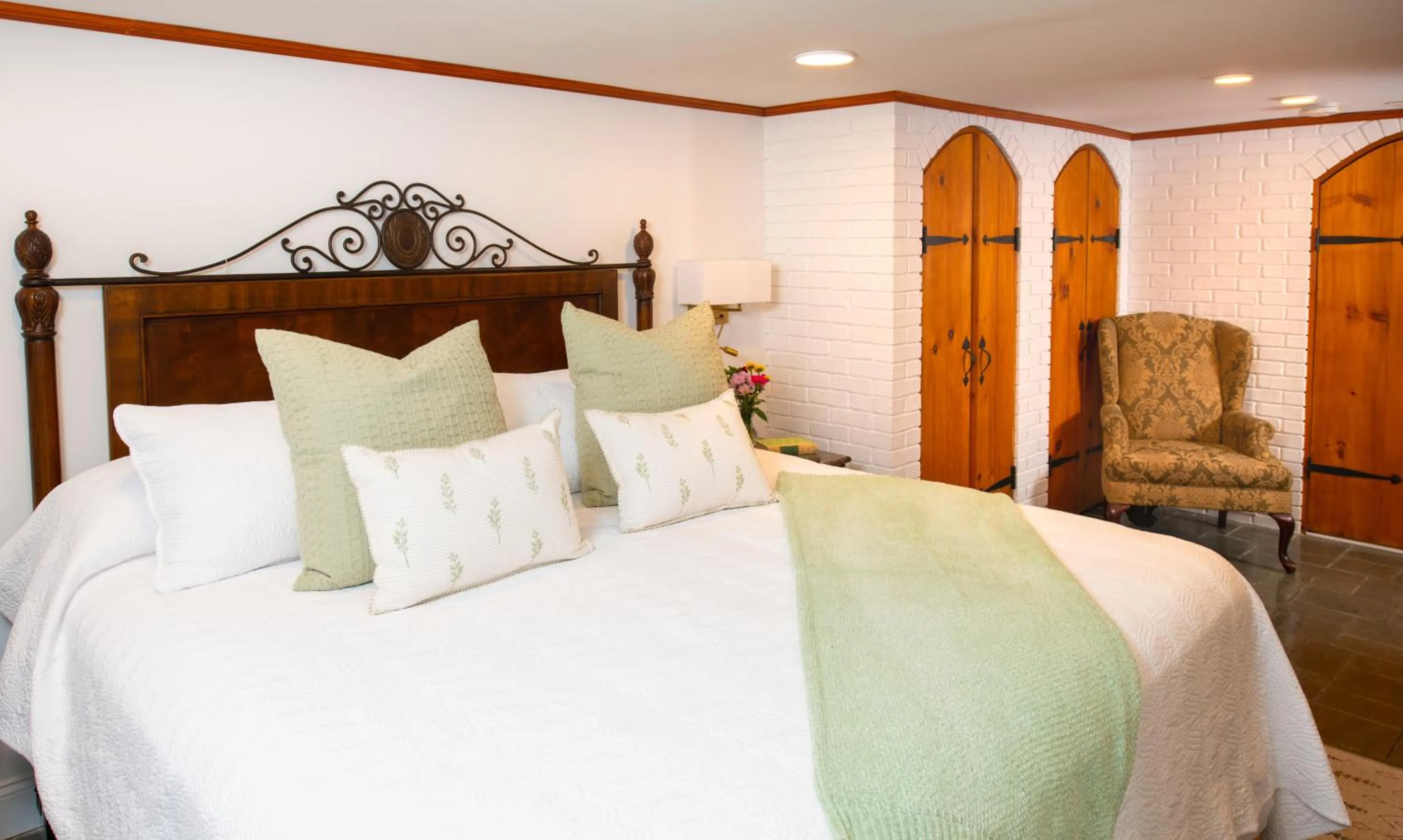 Bed in America's Cup Inn Newport