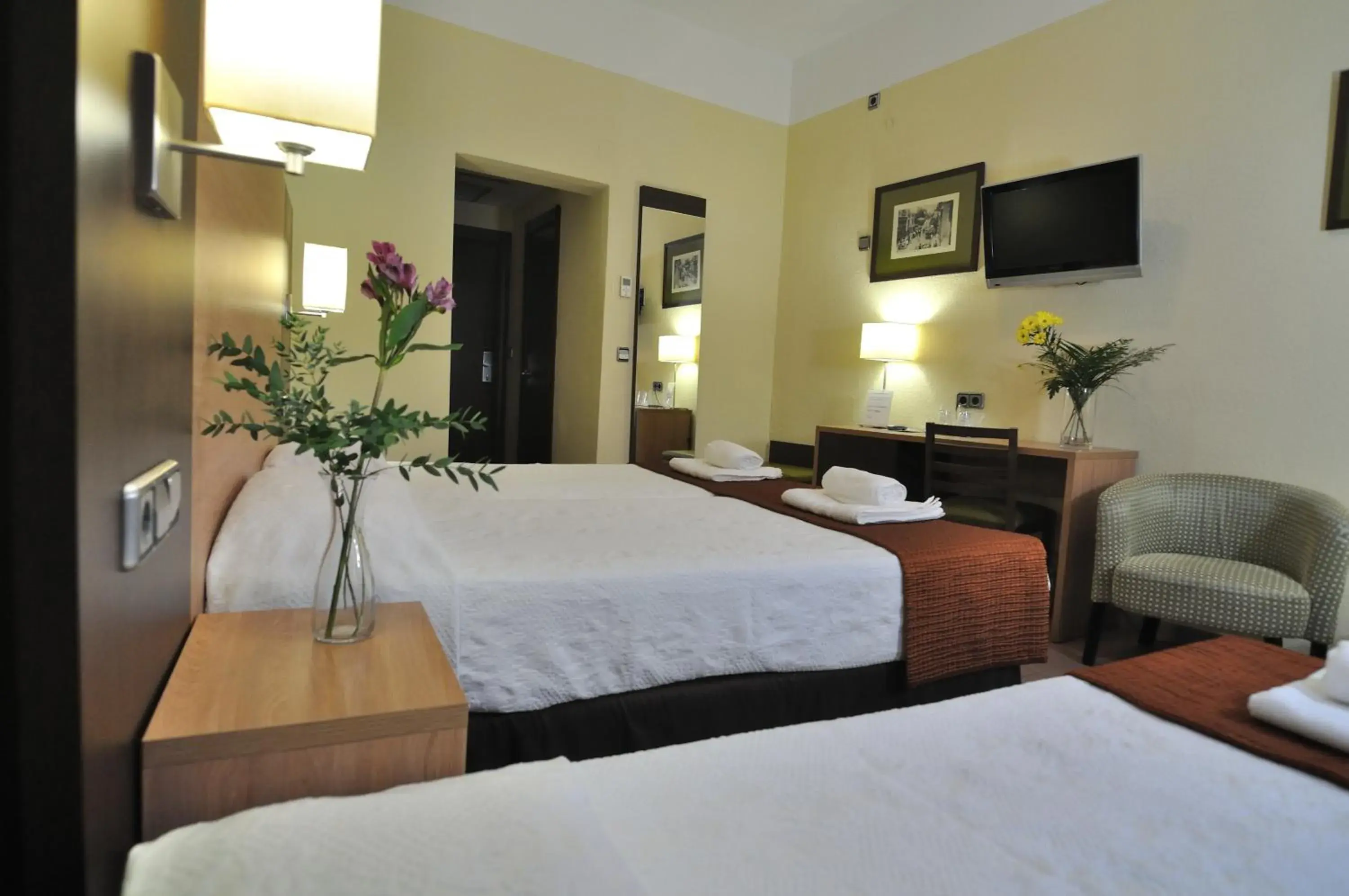 Triple Room in Hostal Ballesta Triple Room in Hostal Ballesta