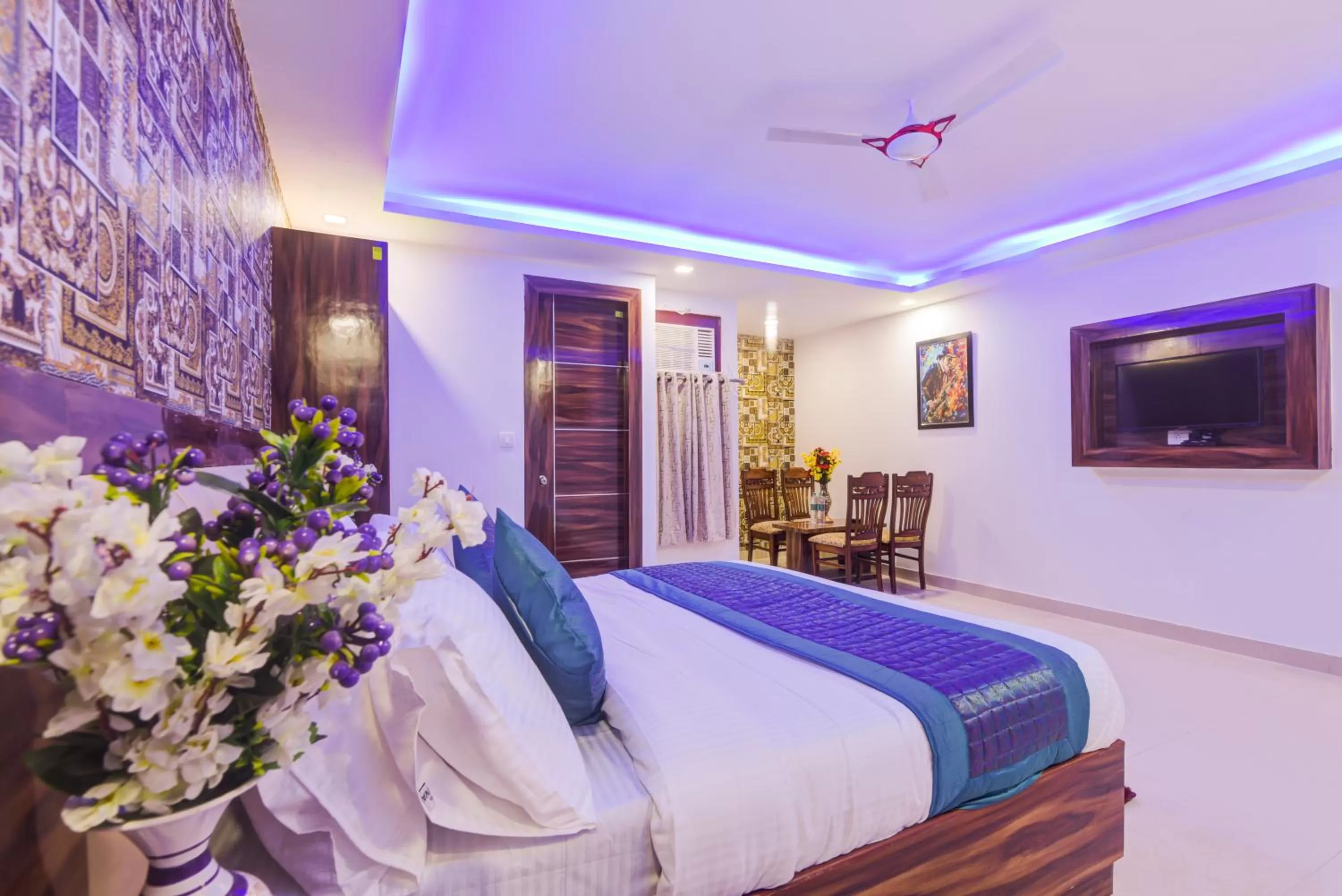 Communal lounge/ TV room, Bed in Hotel Festival Mahipalpur At Delhi Airport