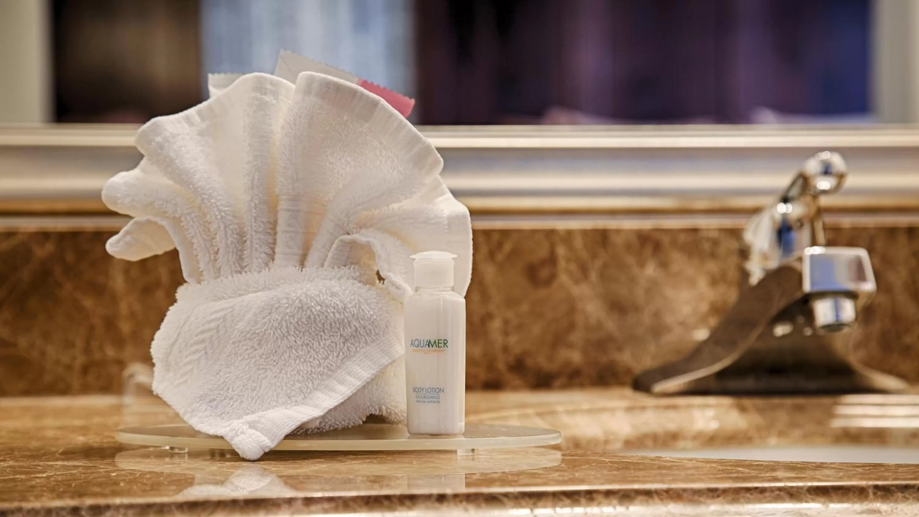 King Suite with Sofa Bed and Balcony - Non-Smoking in Best Western Corvallis