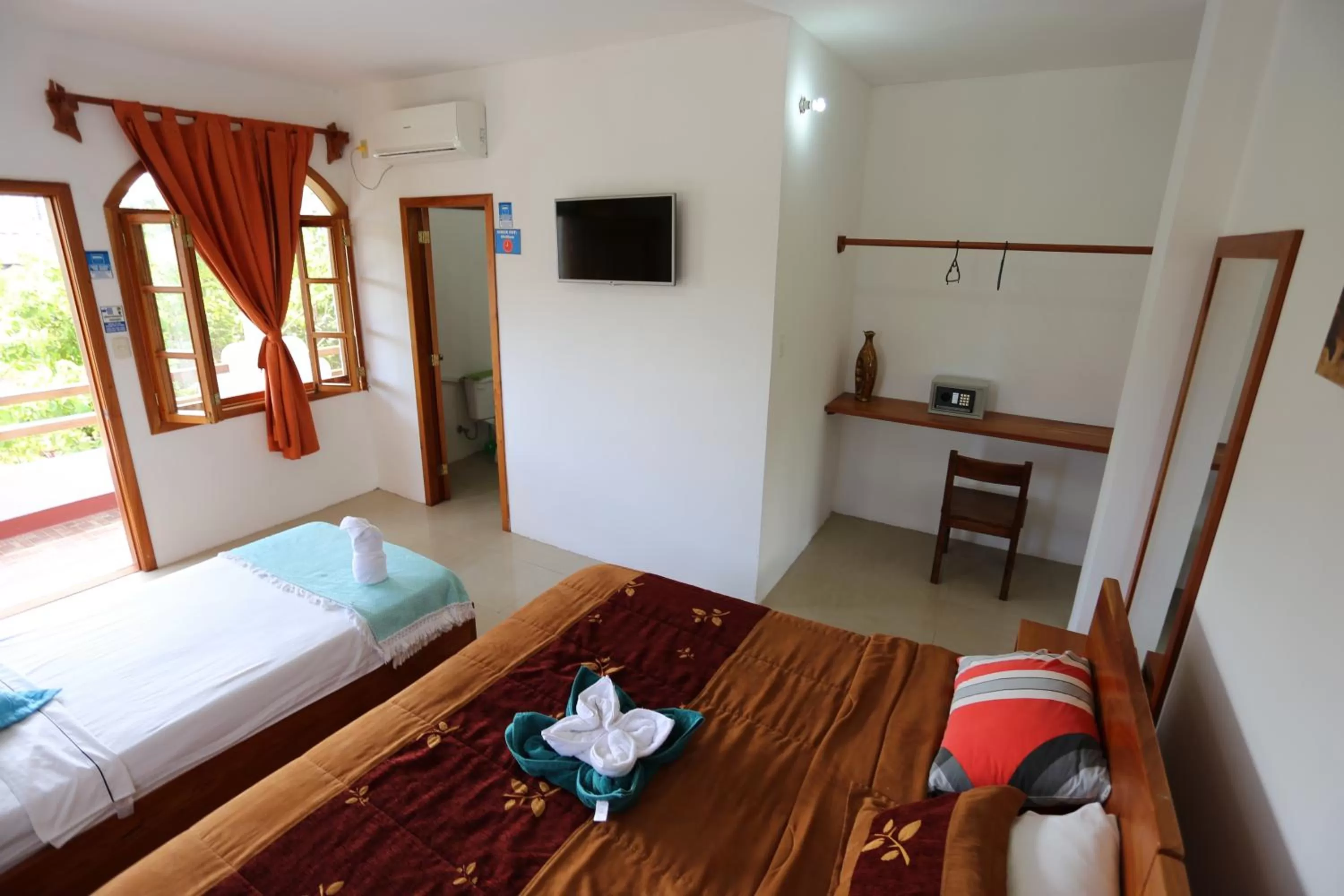 TV and multimedia, Bed in The Galapagos Pearl B&B