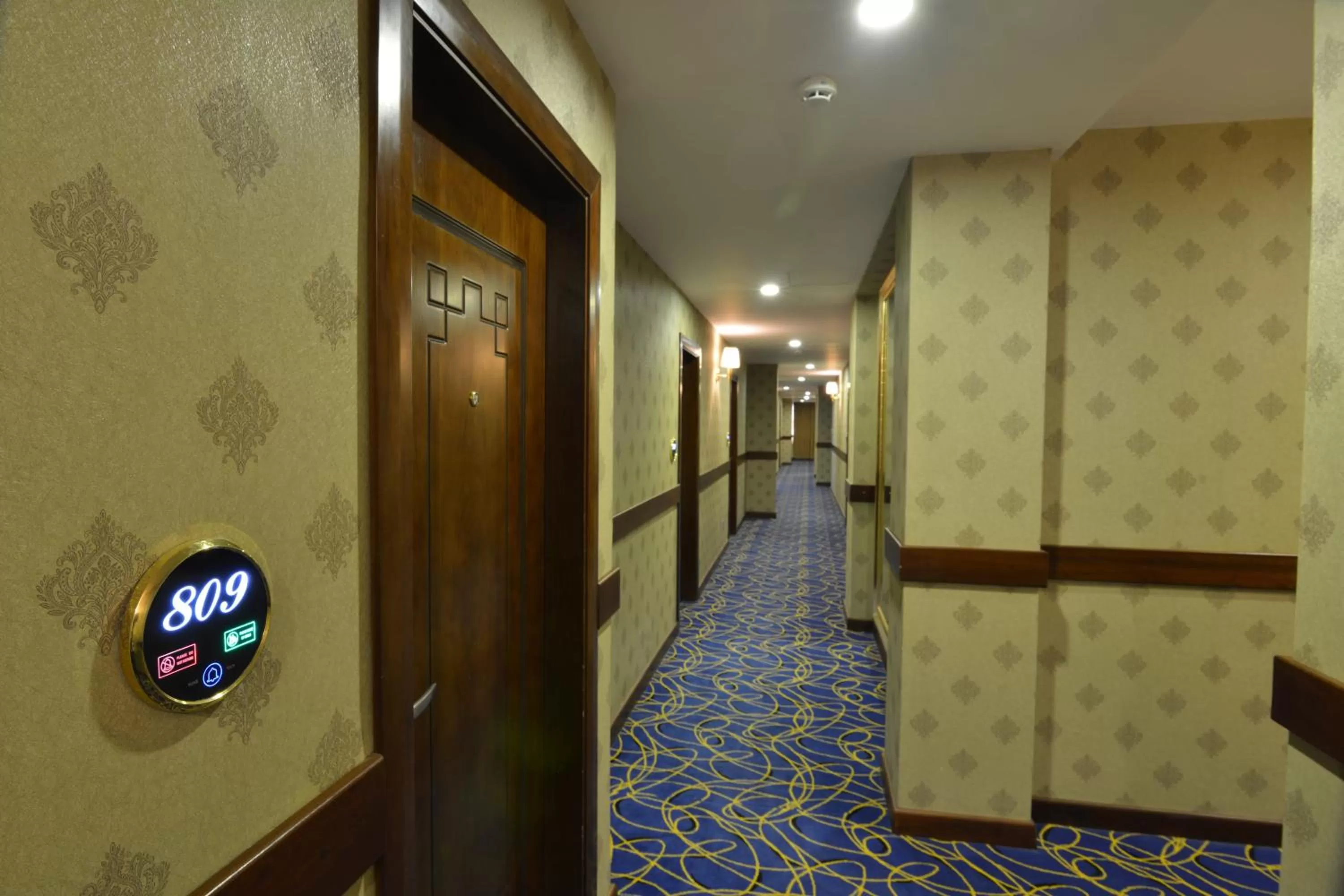 Logo/Certificate/Sign in Best Western Chinatown Hotel