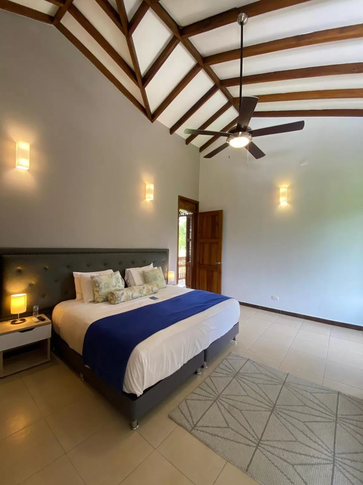 Photo of the whole room, Bed in La Herencia Hotel