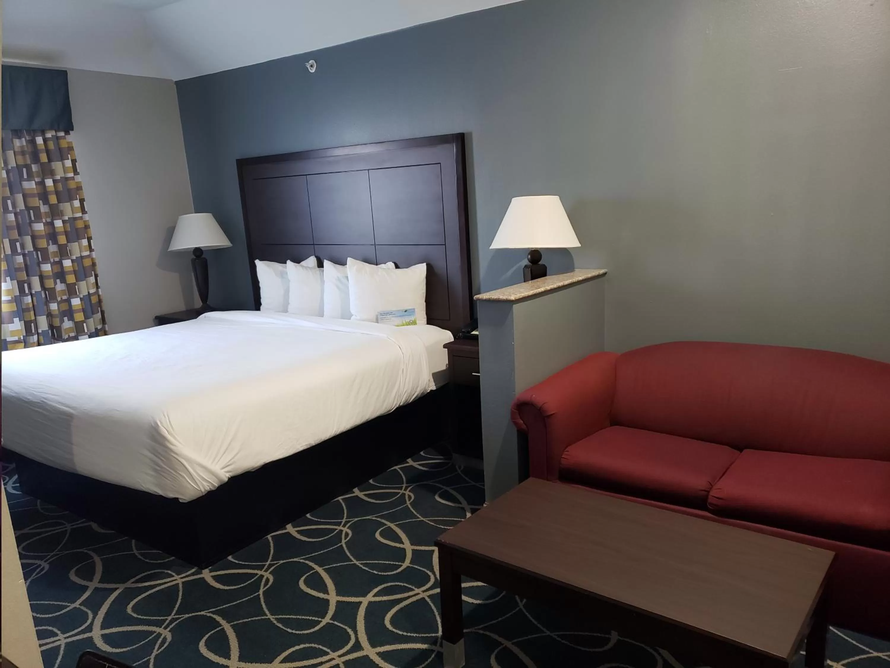 Photo of the whole room, Bed in Days Inn & Suites by Wyndham Cleburne TX
