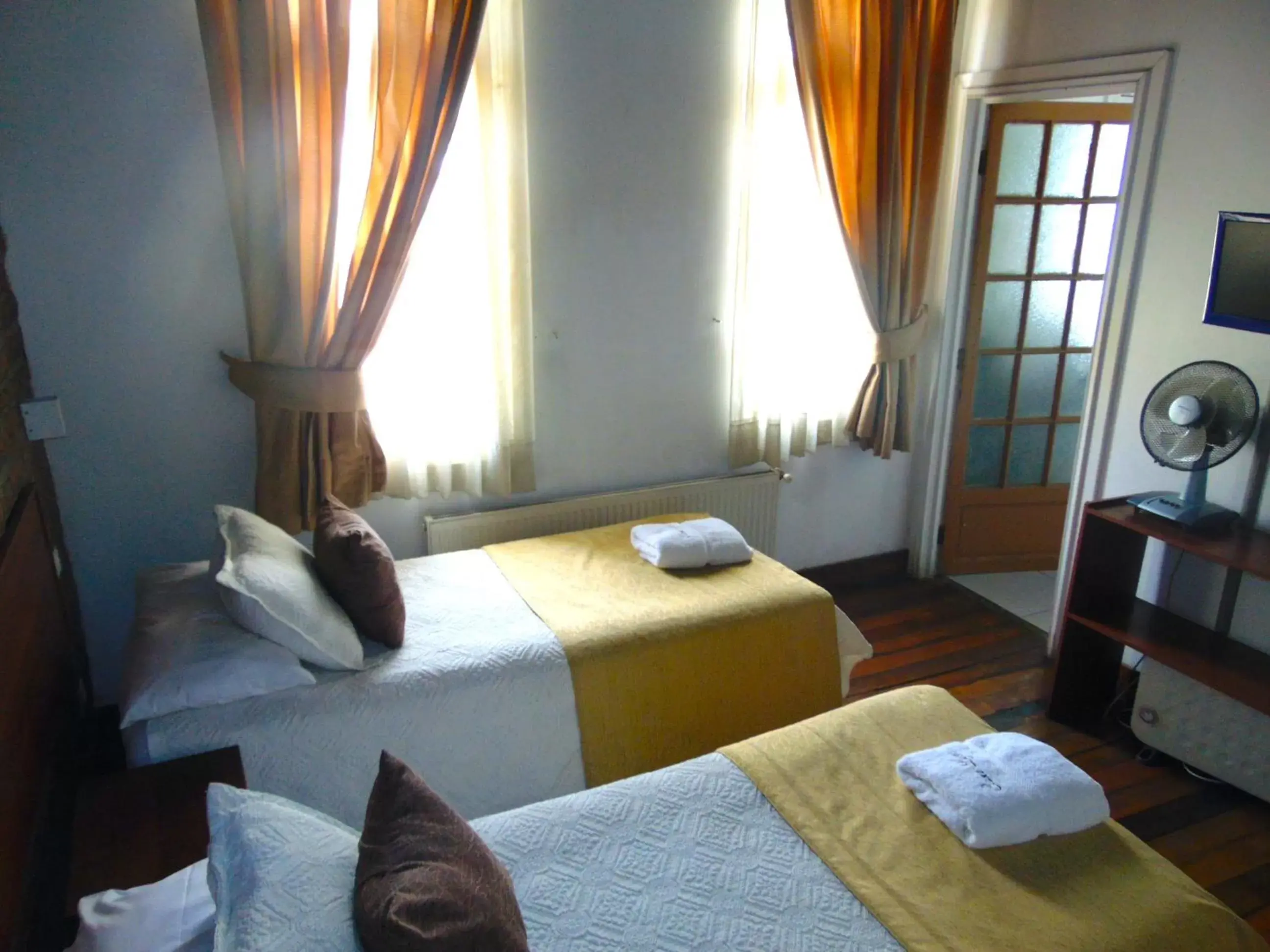 Twin Room in Hotel Casa Lyon Twin Room in Hotel Casa Lyon