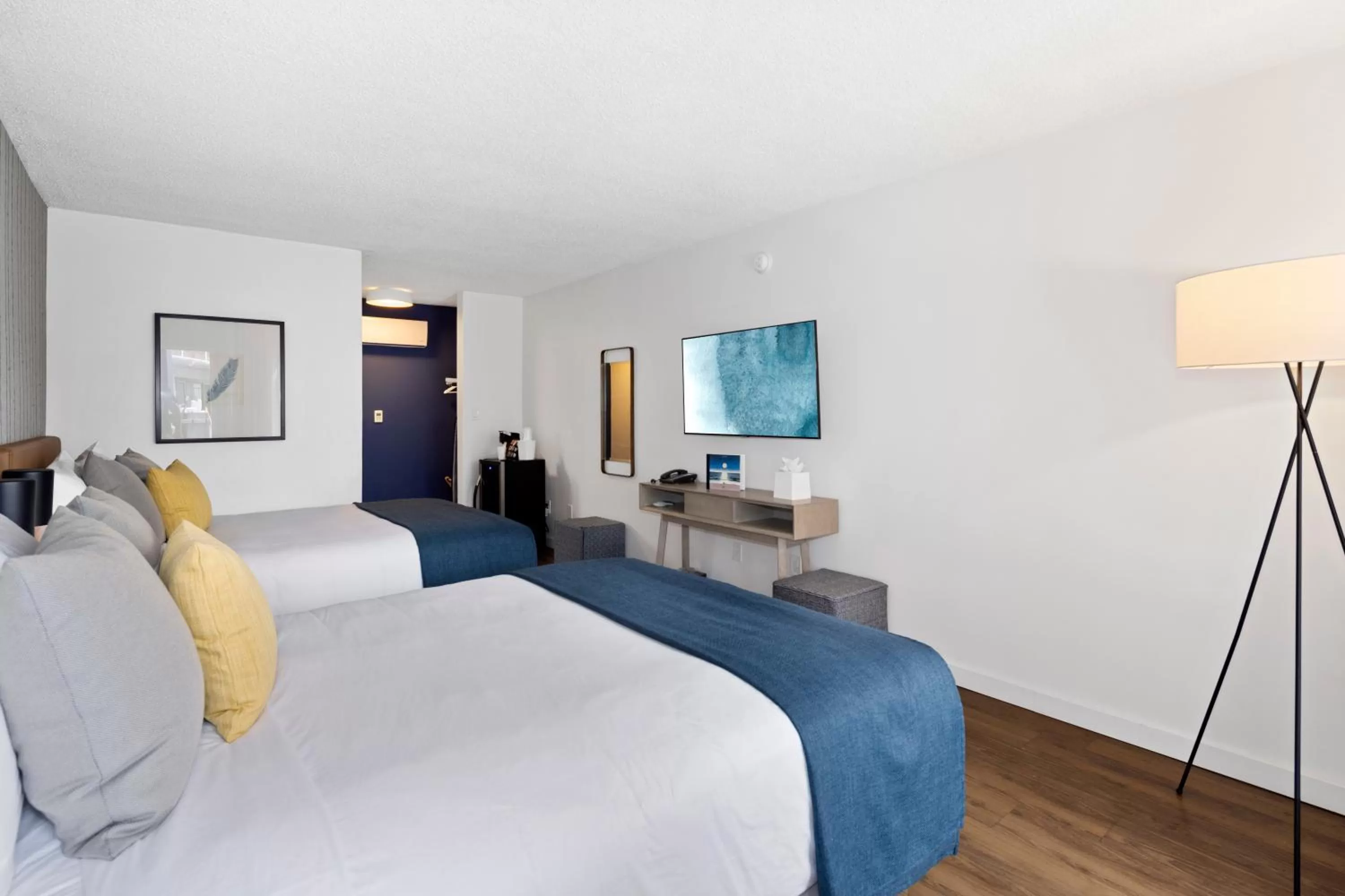 Bedroom, Bed in Sea Harbor Hotel - San Diego