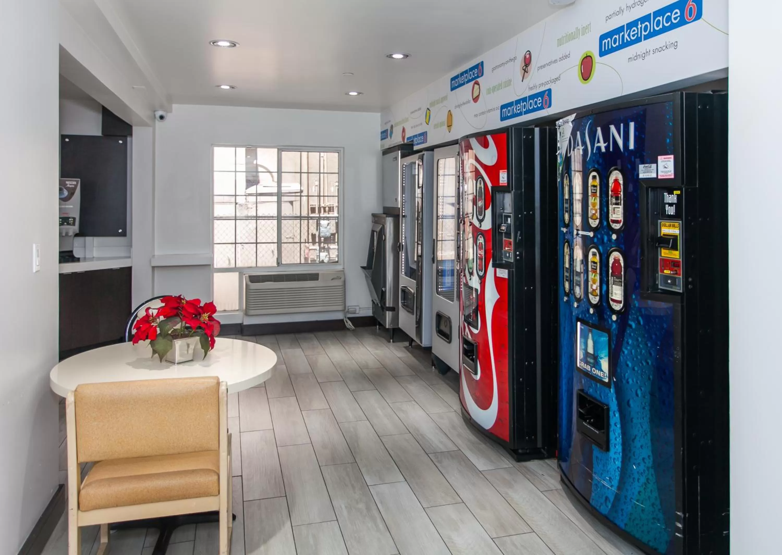 Area and facilities in Motel 6 Hollywood