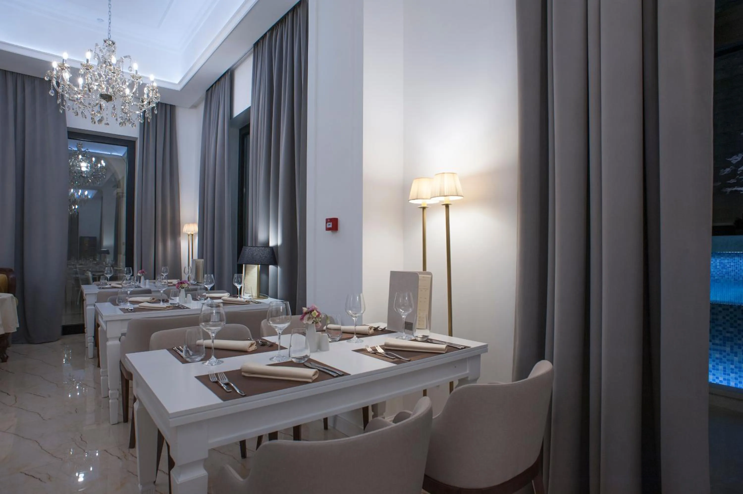 Restaurant/places to eat in Hotel Moskva