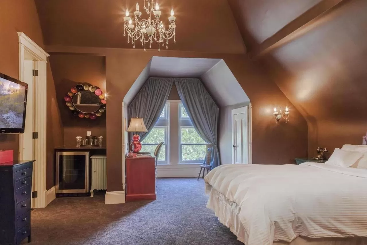 Bed in Patterson Inn