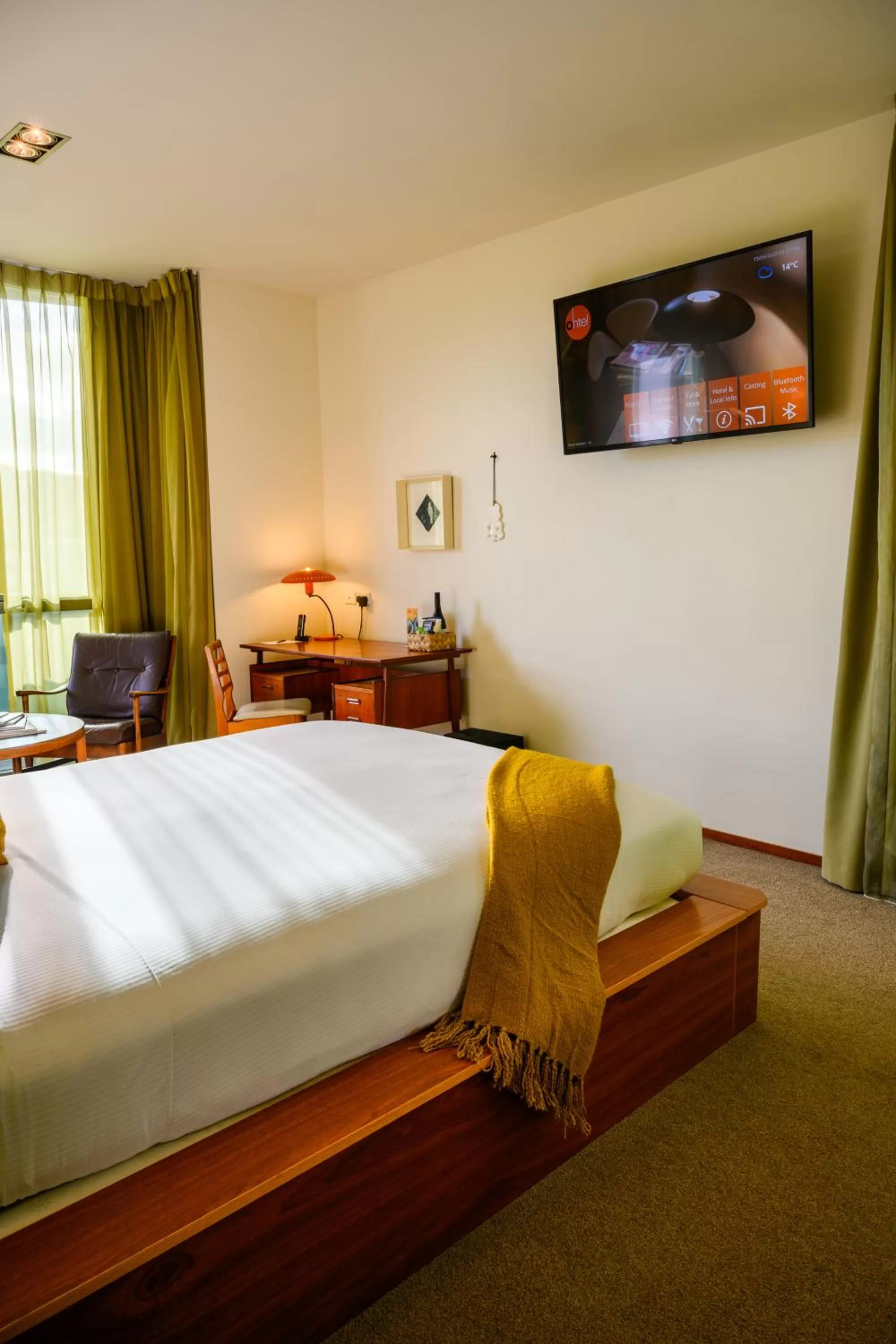 Communal lounge/ TV room, Bed in Ohtel Wellington