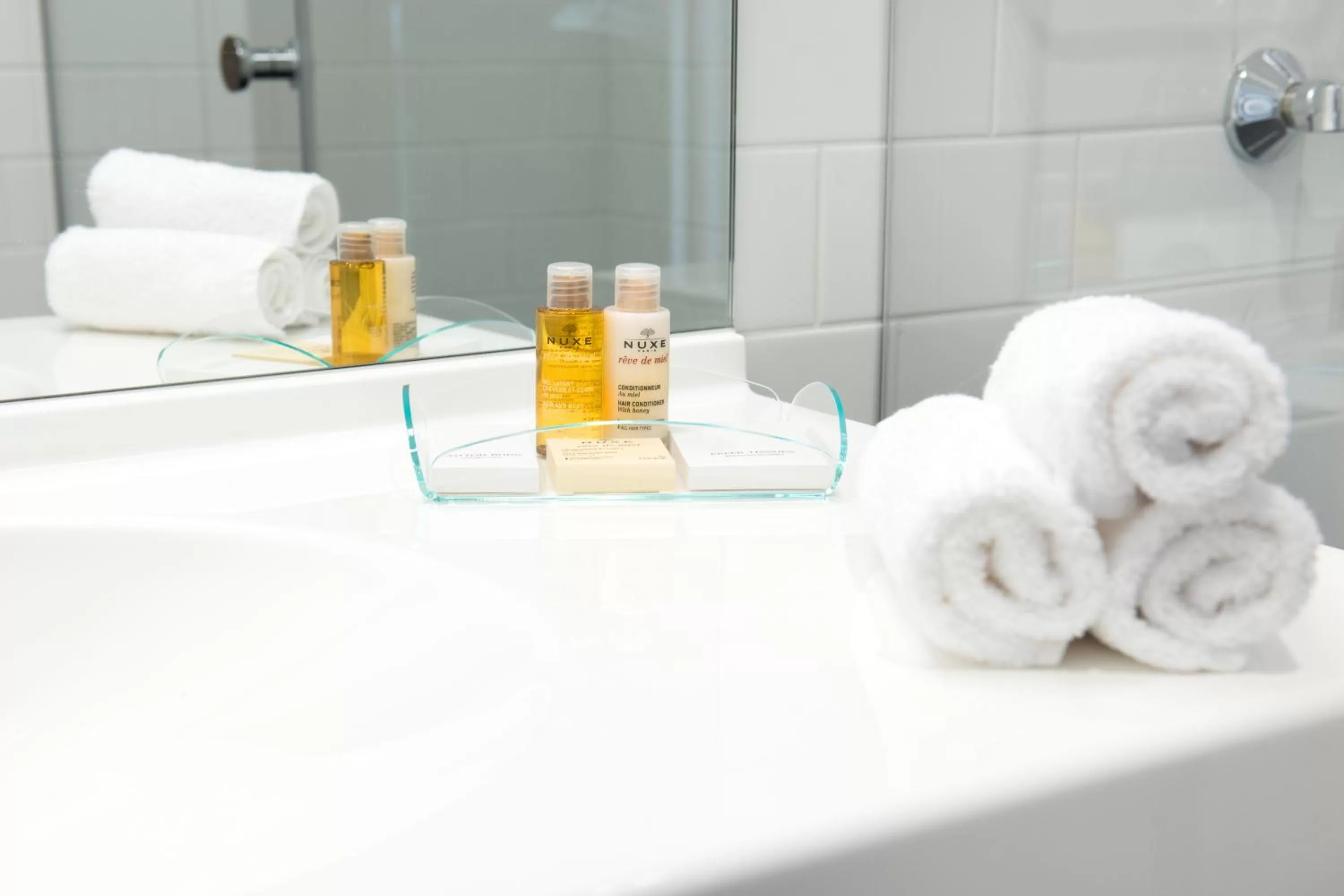 Bathroom in Hôtel Helzear Etoile