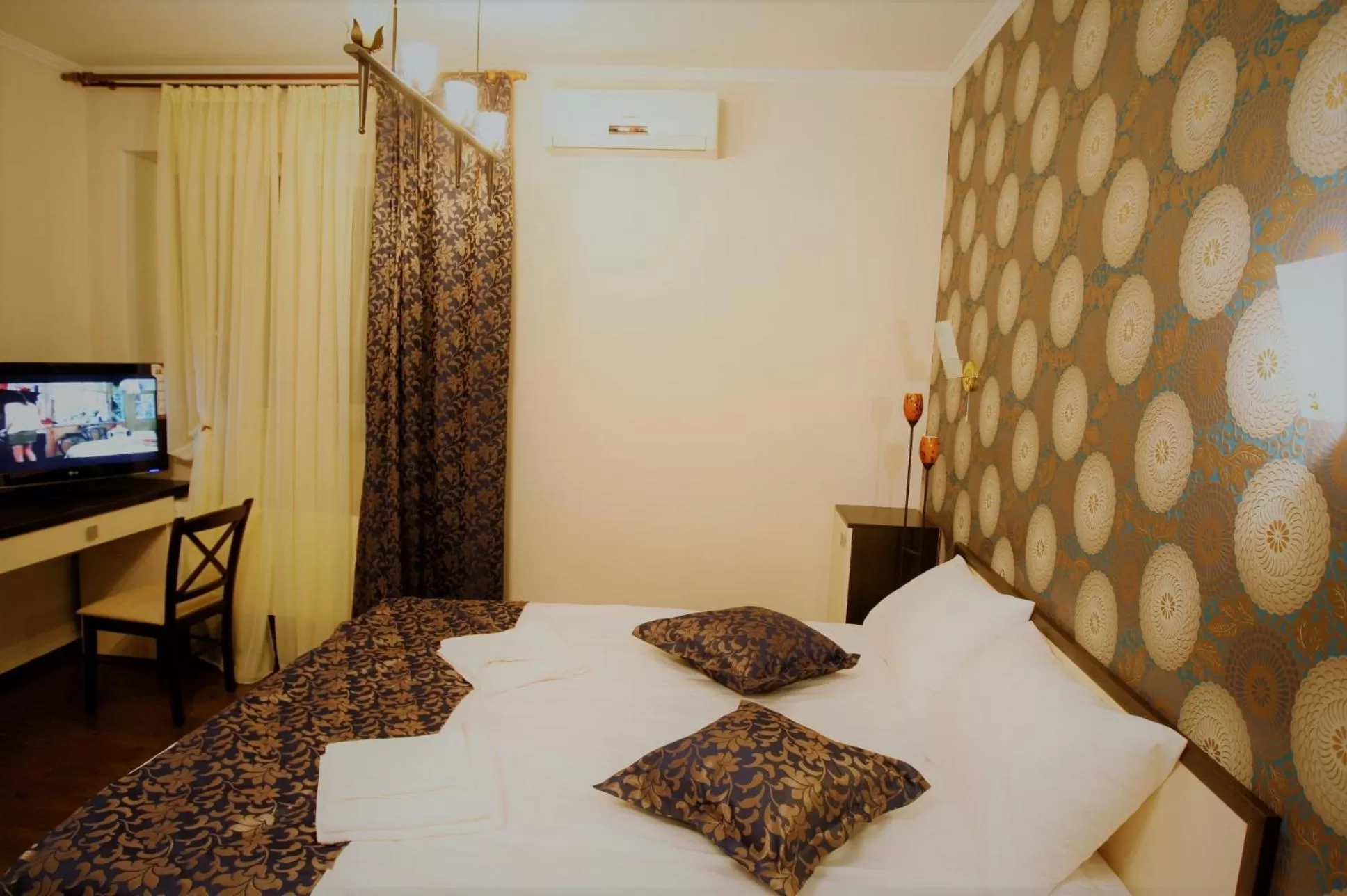 Photo of the whole room, Bed in IRIS Hotel