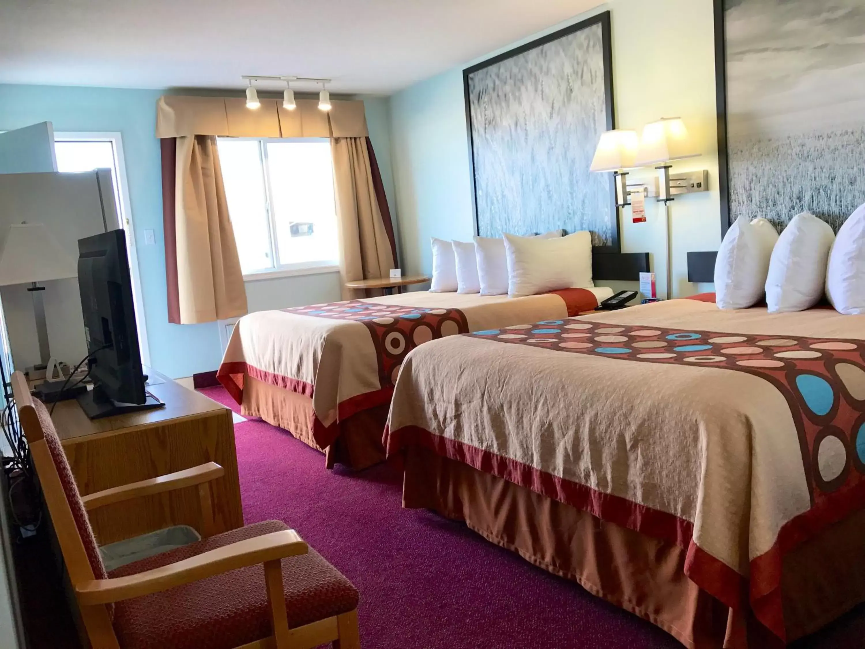 Queen Room with Exterior Entrance - Non-Smoking in Super 8 by Wyndham Kindersley Queen Room with Exterior Entrance - Non-Smoking in Super 8 by Wyndham Kindersley