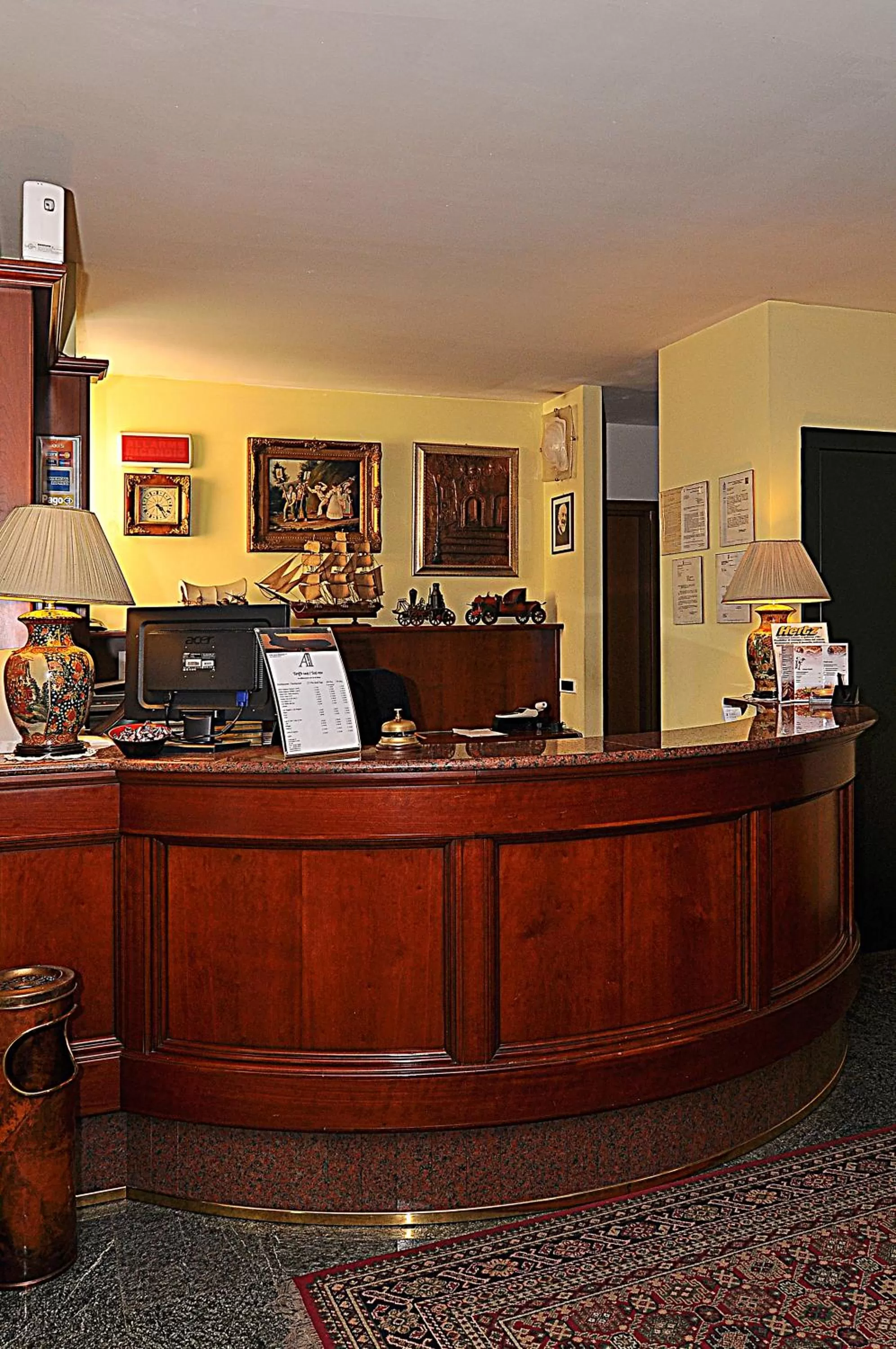 Lobby or reception in Ascot Lodging