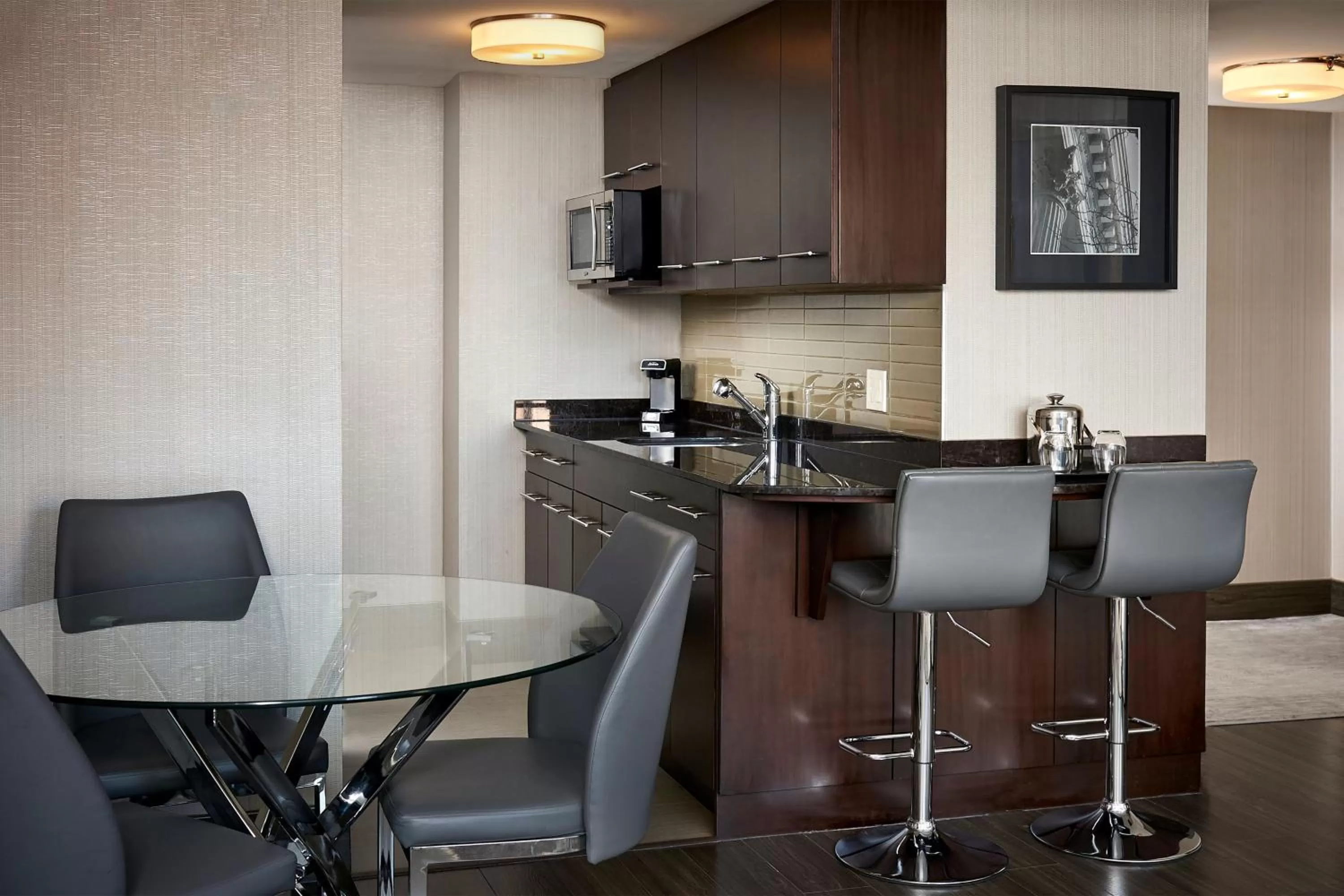 Kitchen or kitchenette in Sheraton Hamilton Hotel