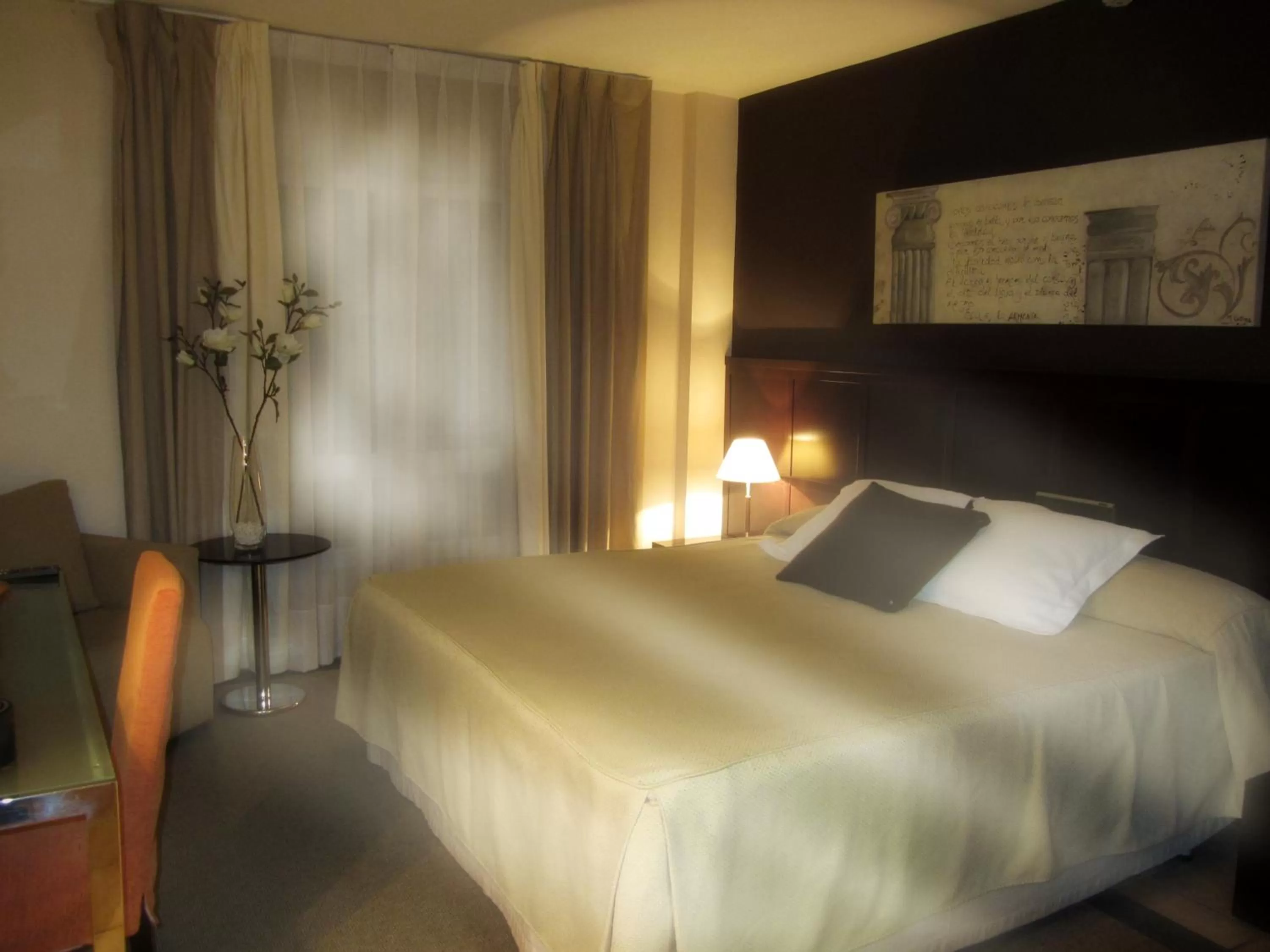 Photo of the whole room in Hotel Villa de Utrillas