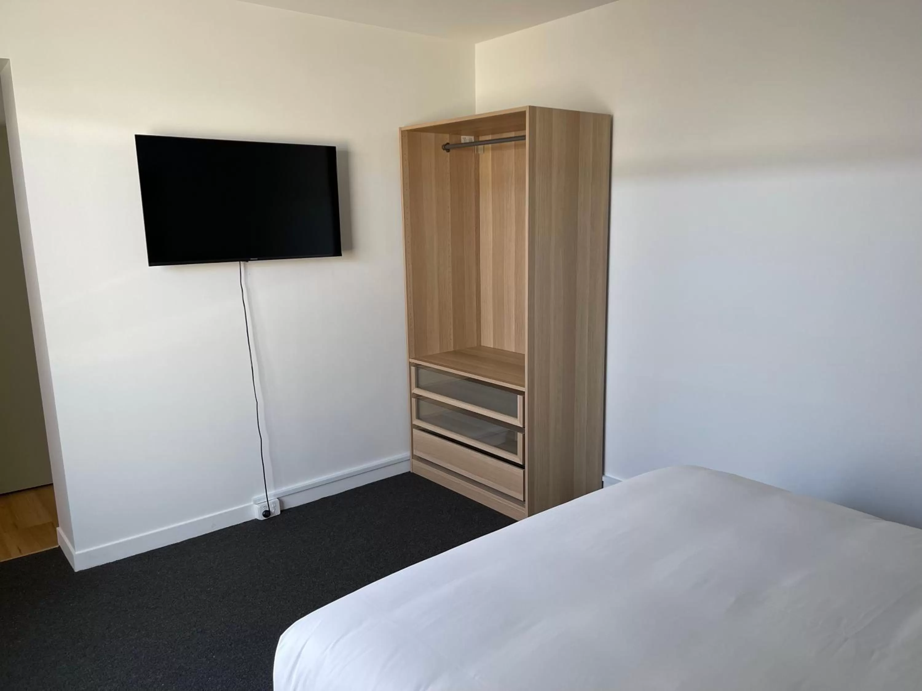 TV and multimedia, Bed in Plantation Hotel Coffs Harbour