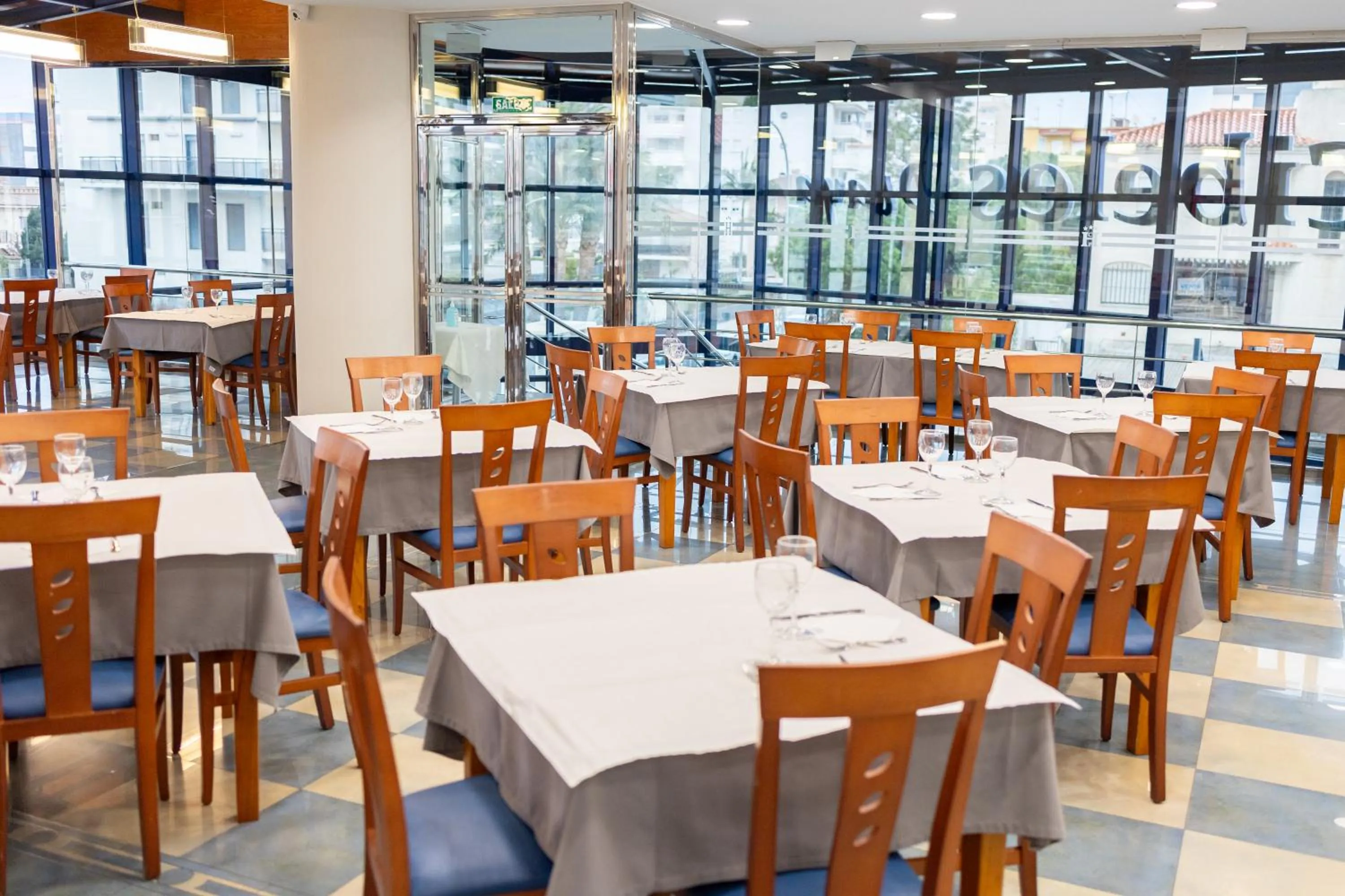 Restaurant/places to eat in Hotel Cibeles Playa