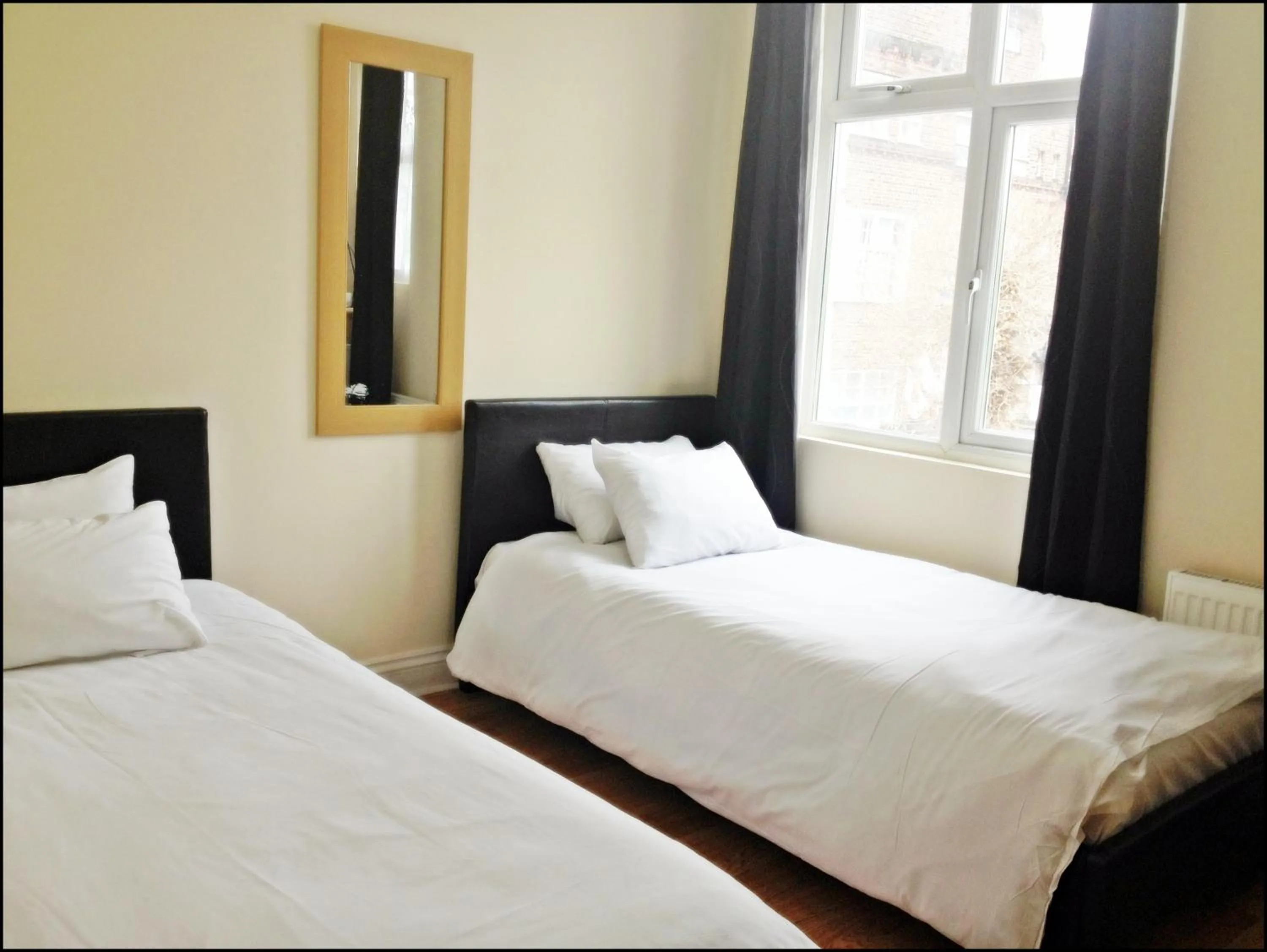 Photo of the whole room, Bed in City View Hotel - Roman Road Market