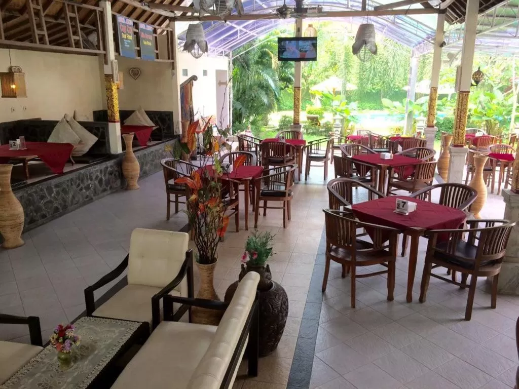 Restaurant/Places to Eat in Astina Hotel