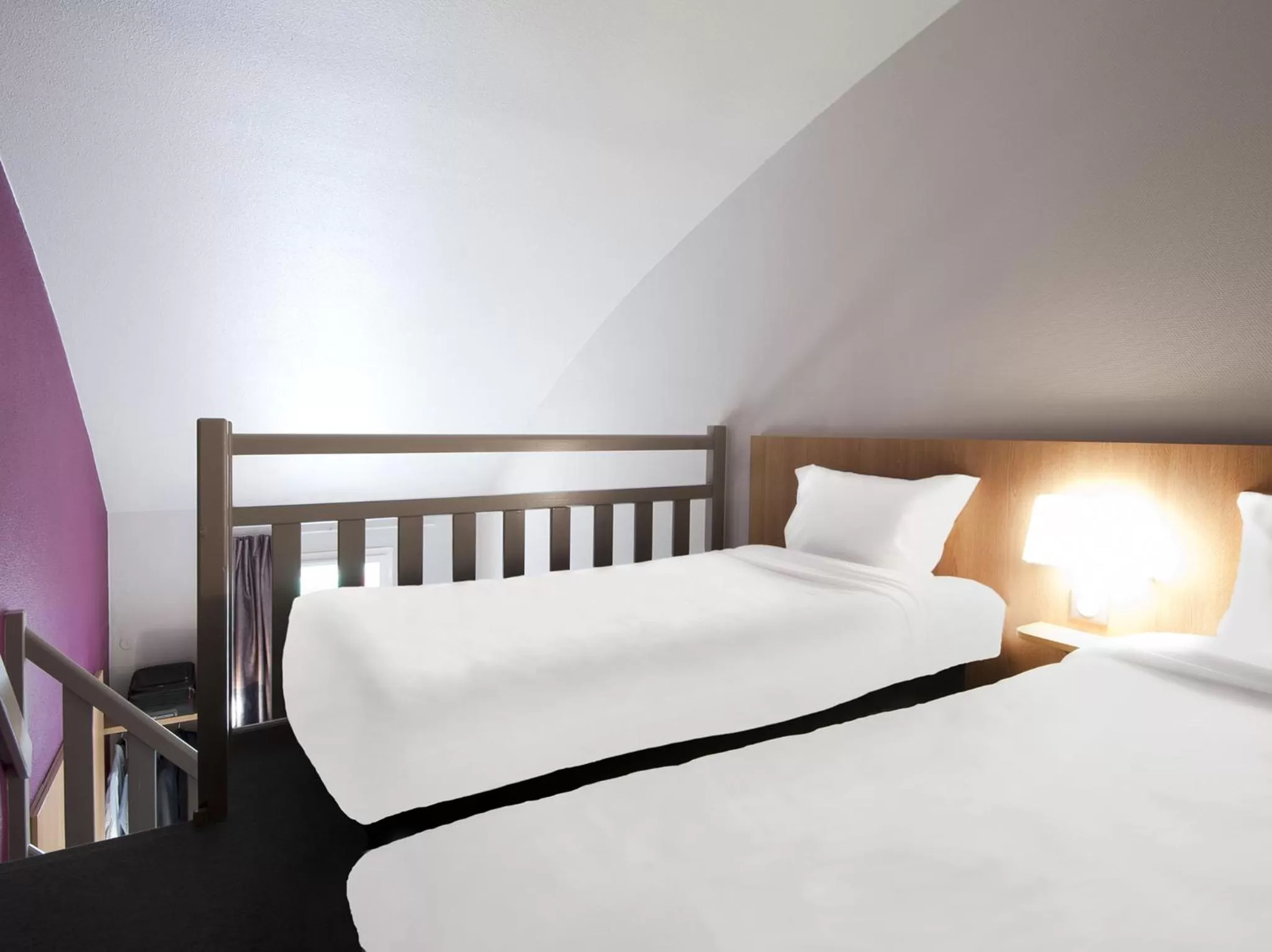 Bed in B&B HOTEL Lyon Vénissieux