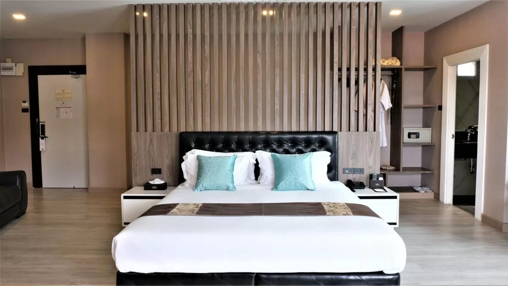 Bed in KTK Pattaya Hotel & Residence