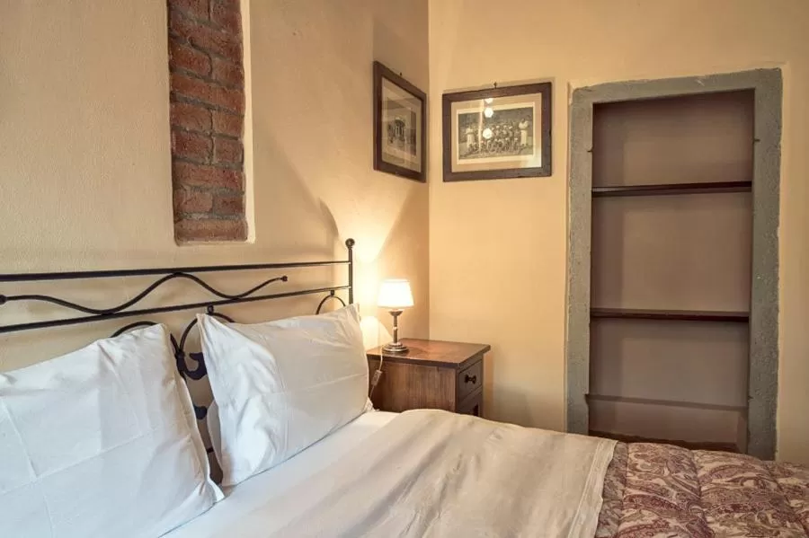 Decorative detail, Bed in Corte Dell' Oca