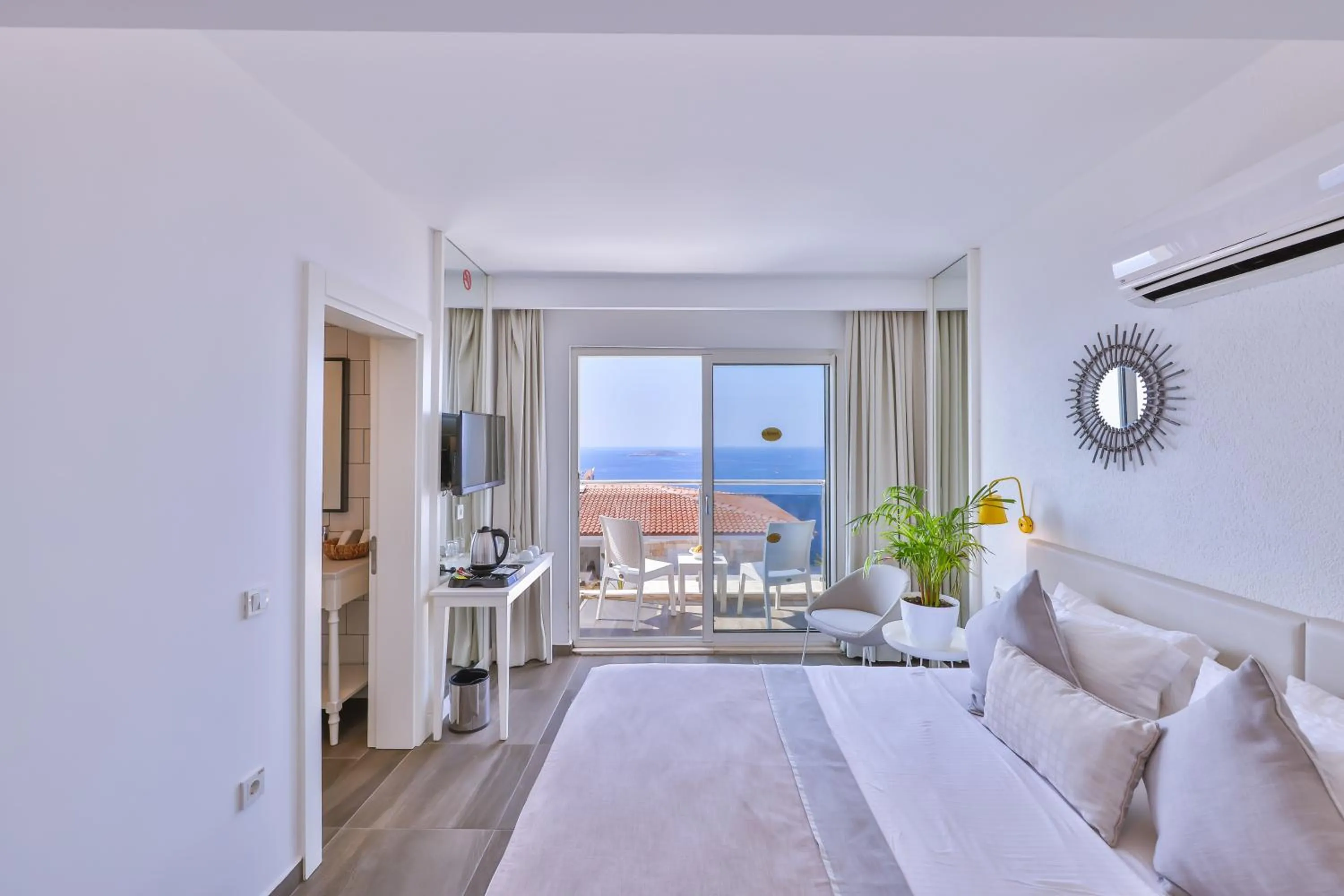 Deluxe Double Room with Sea View in La Kumsal Hotel