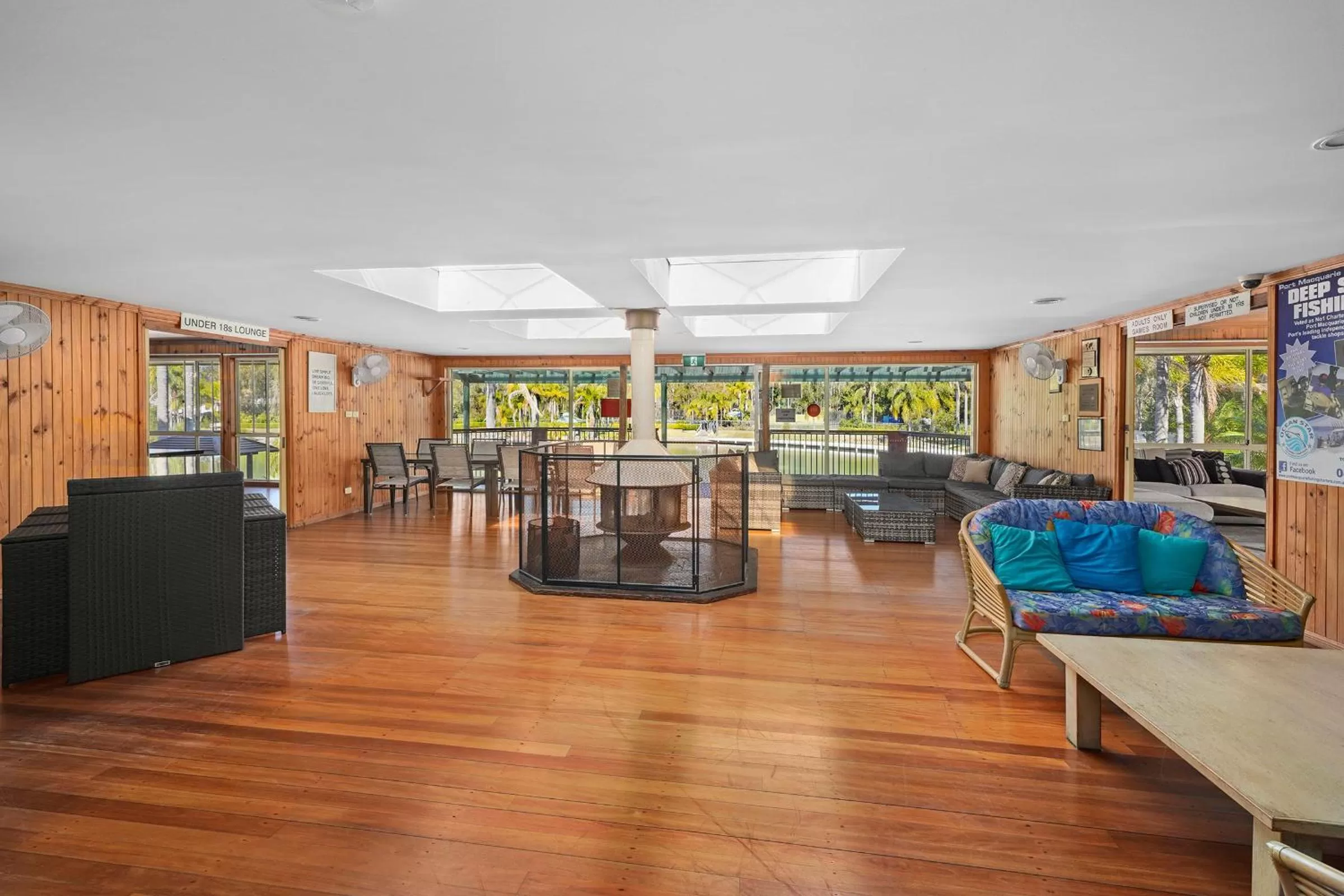 Communal lounge/ TV room in ULTIQA Village Resort