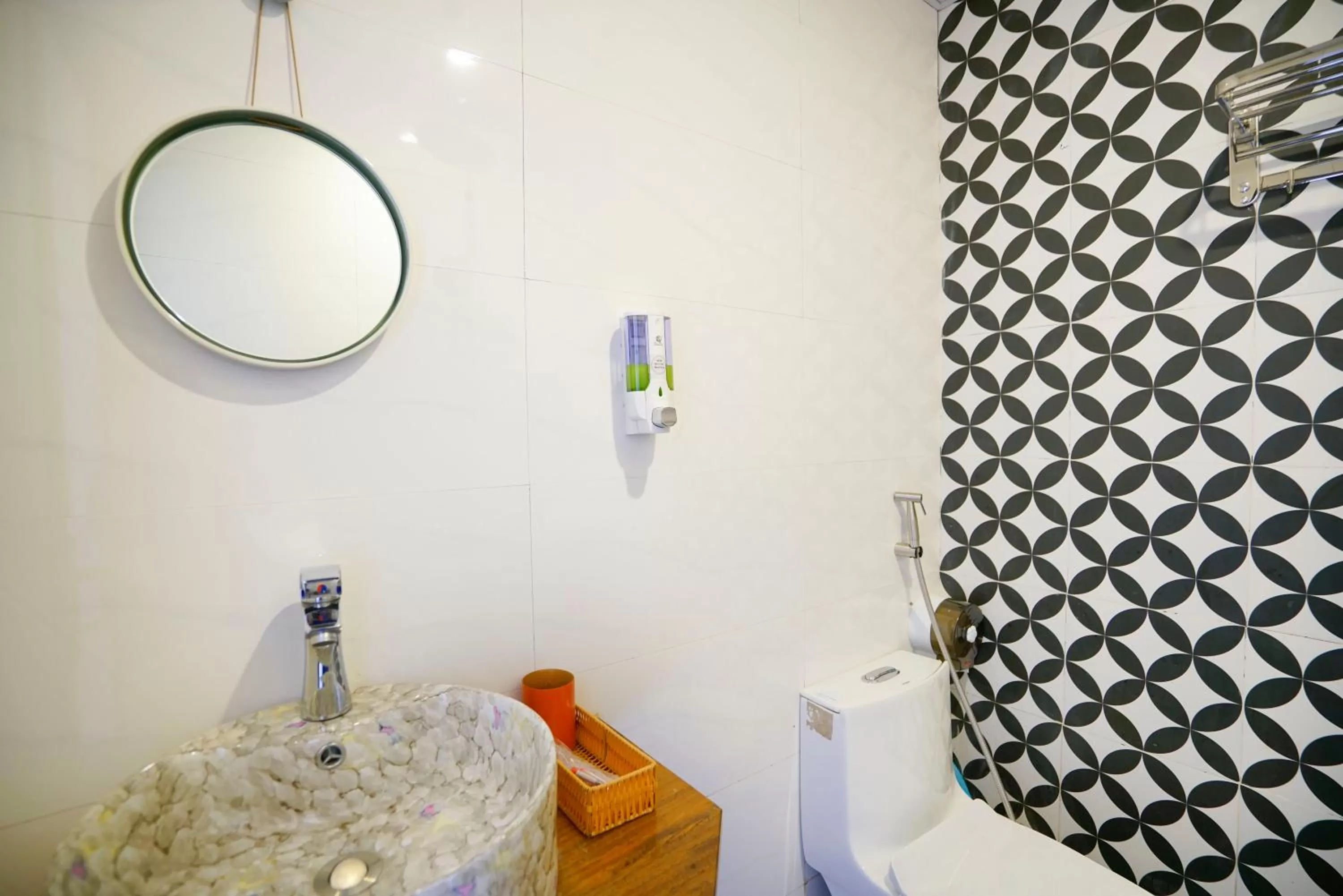 Bathroom in Halong bay Almorhome