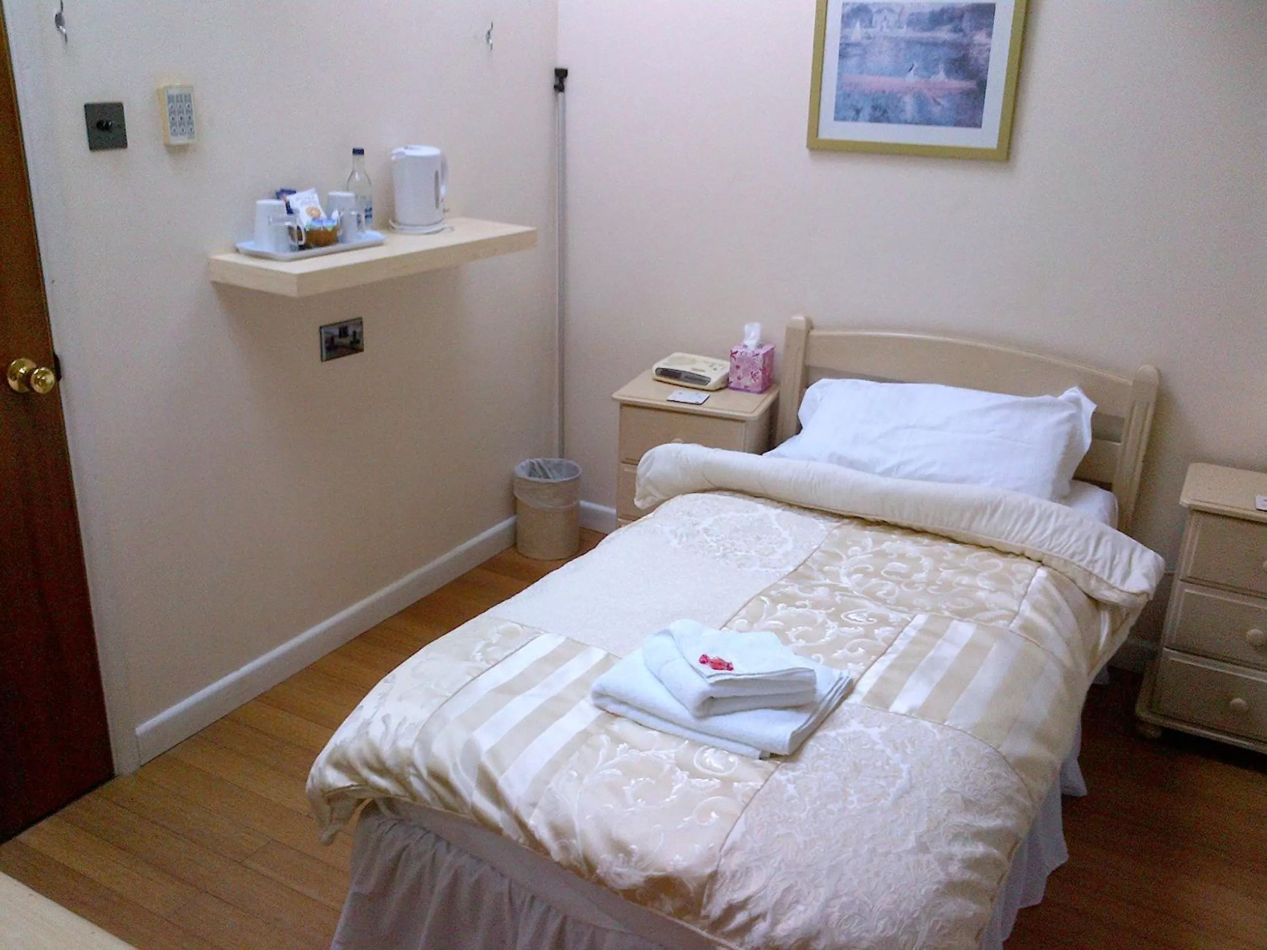 Bed in Grove House Hotel