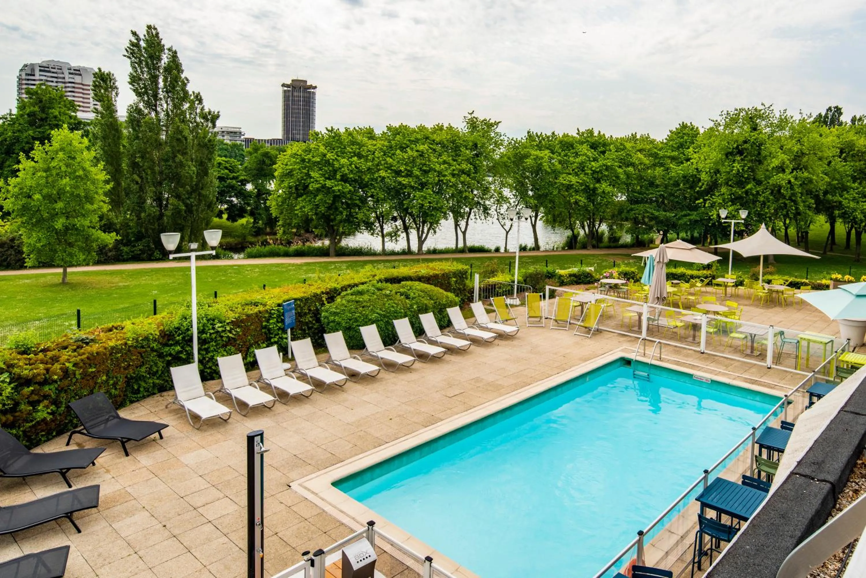 Swimming pool in Novotel Paris Créteil Le Lac