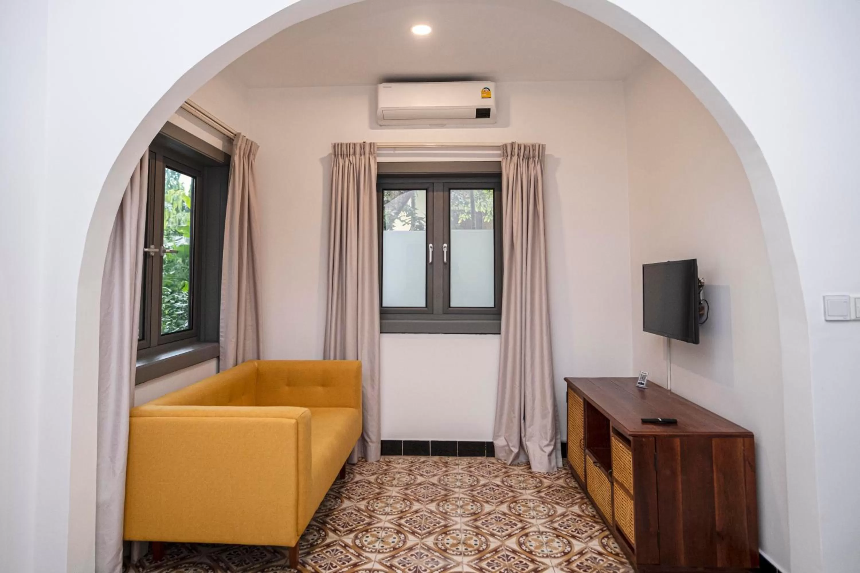 TV and multimedia in Jungle Addition