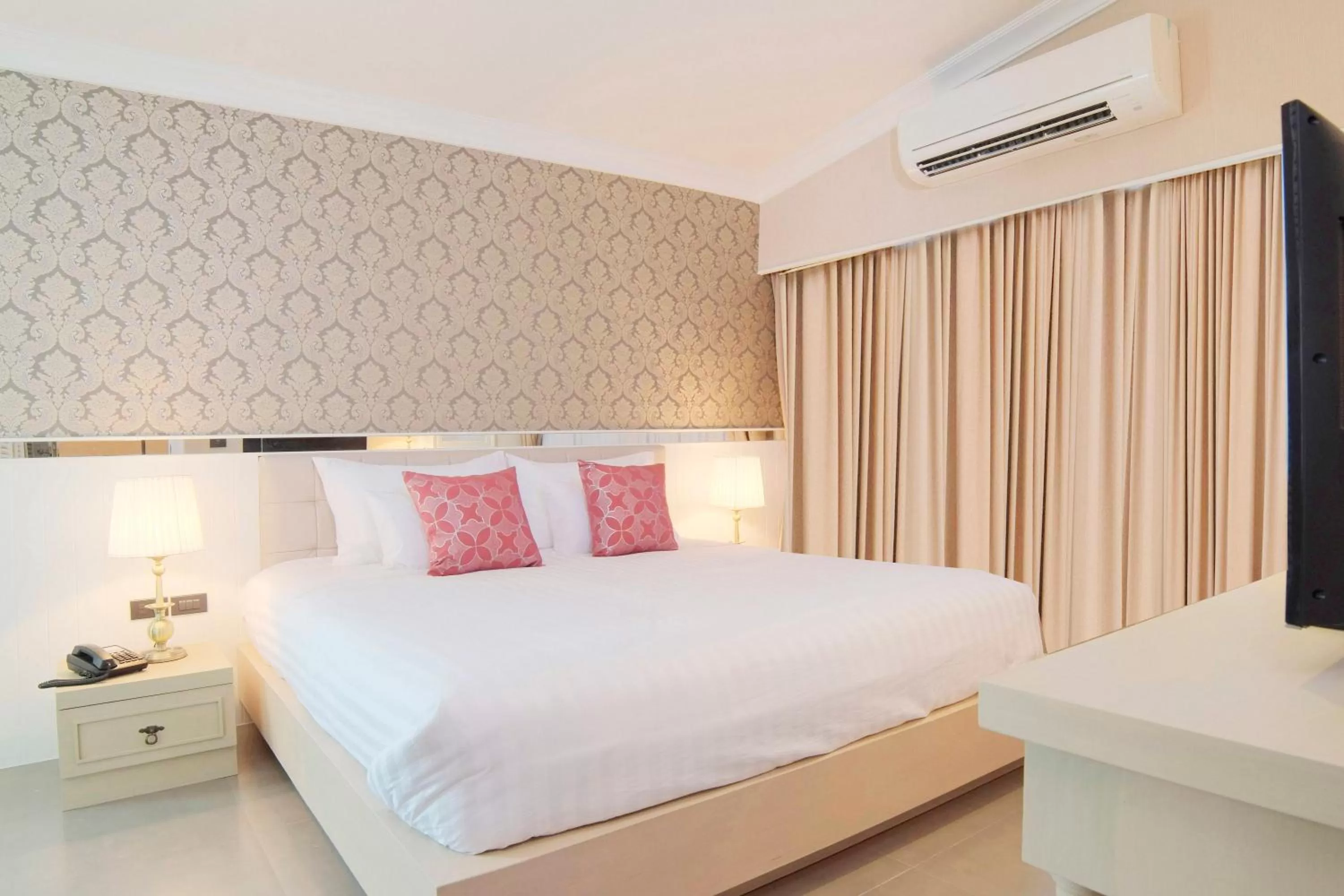 Bedroom, Bed in The Raya Surawong Bangkok