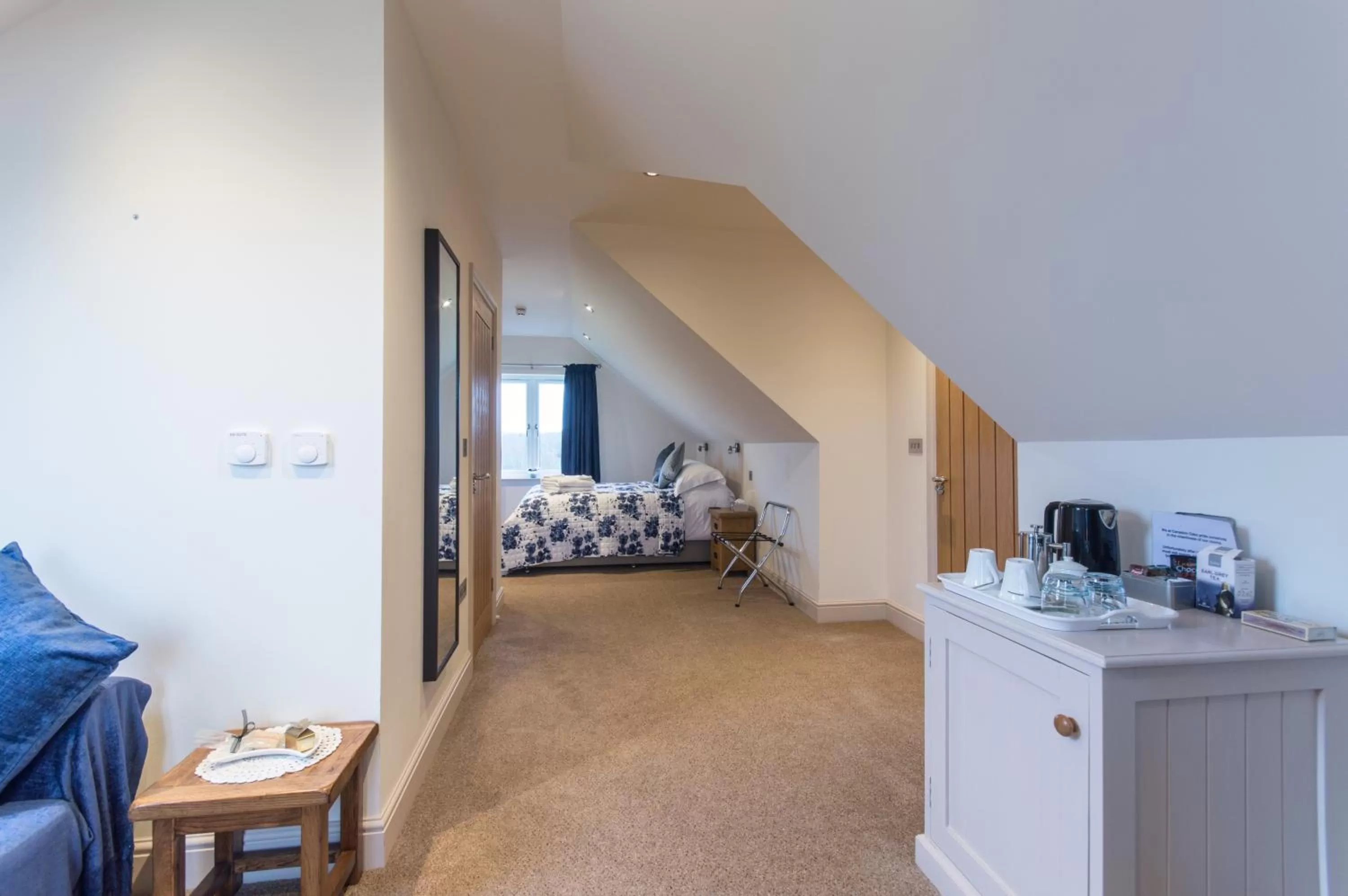 Photo of the whole room, Bed in Canaston Oaks