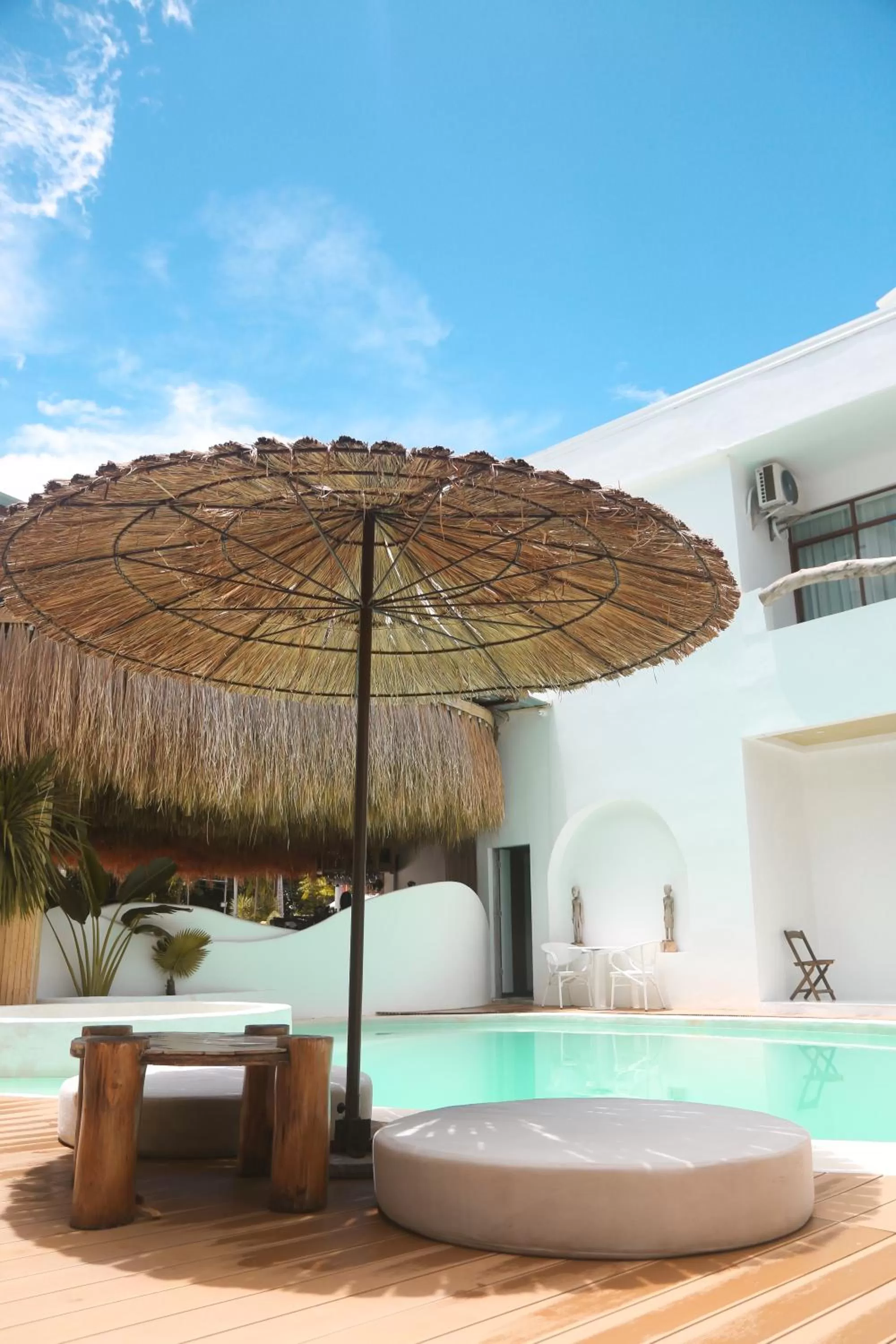 Pool view in Bassa nova villa