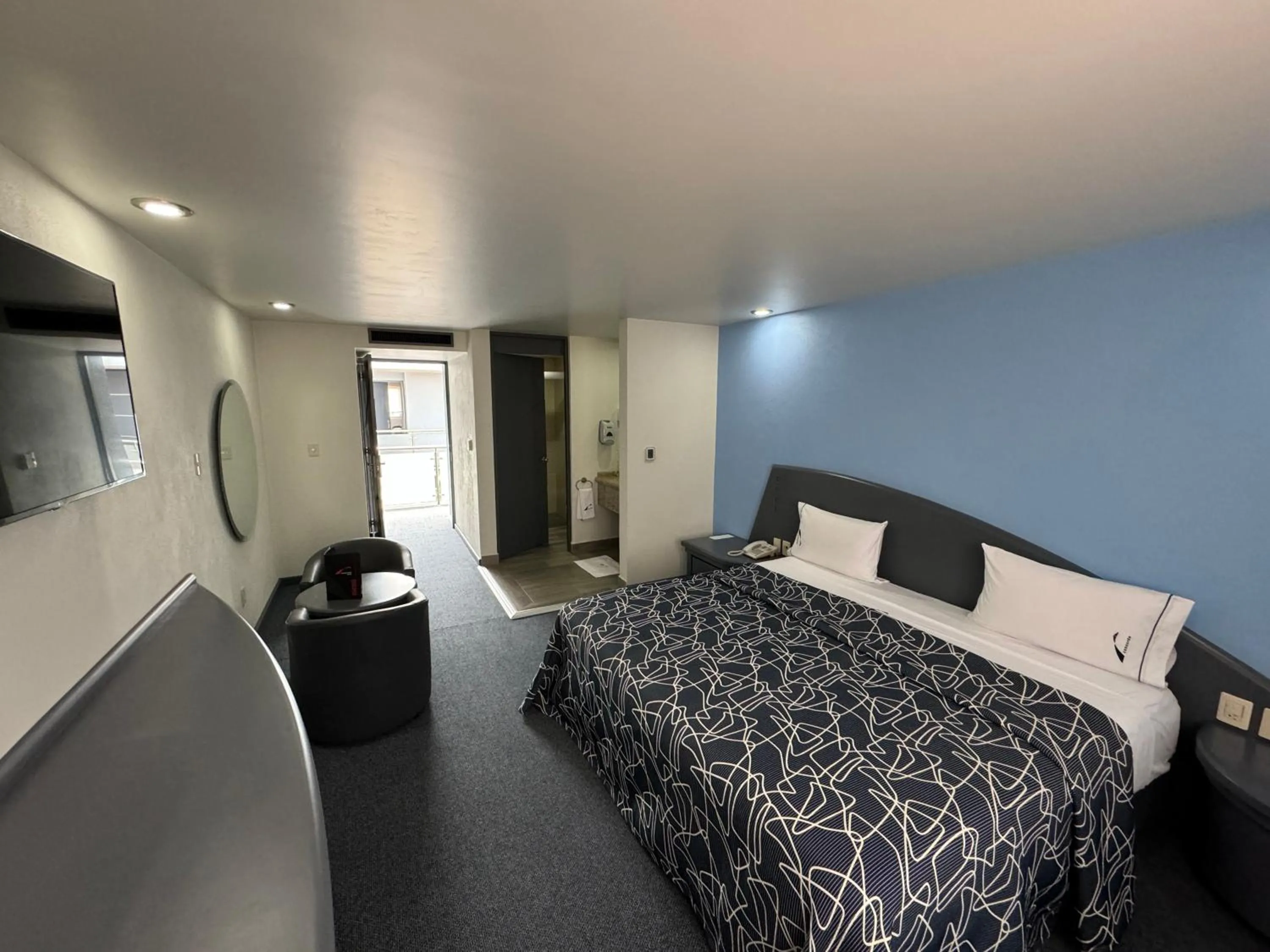 Photo of the whole room, Bed in Hotel Concorde Toluca