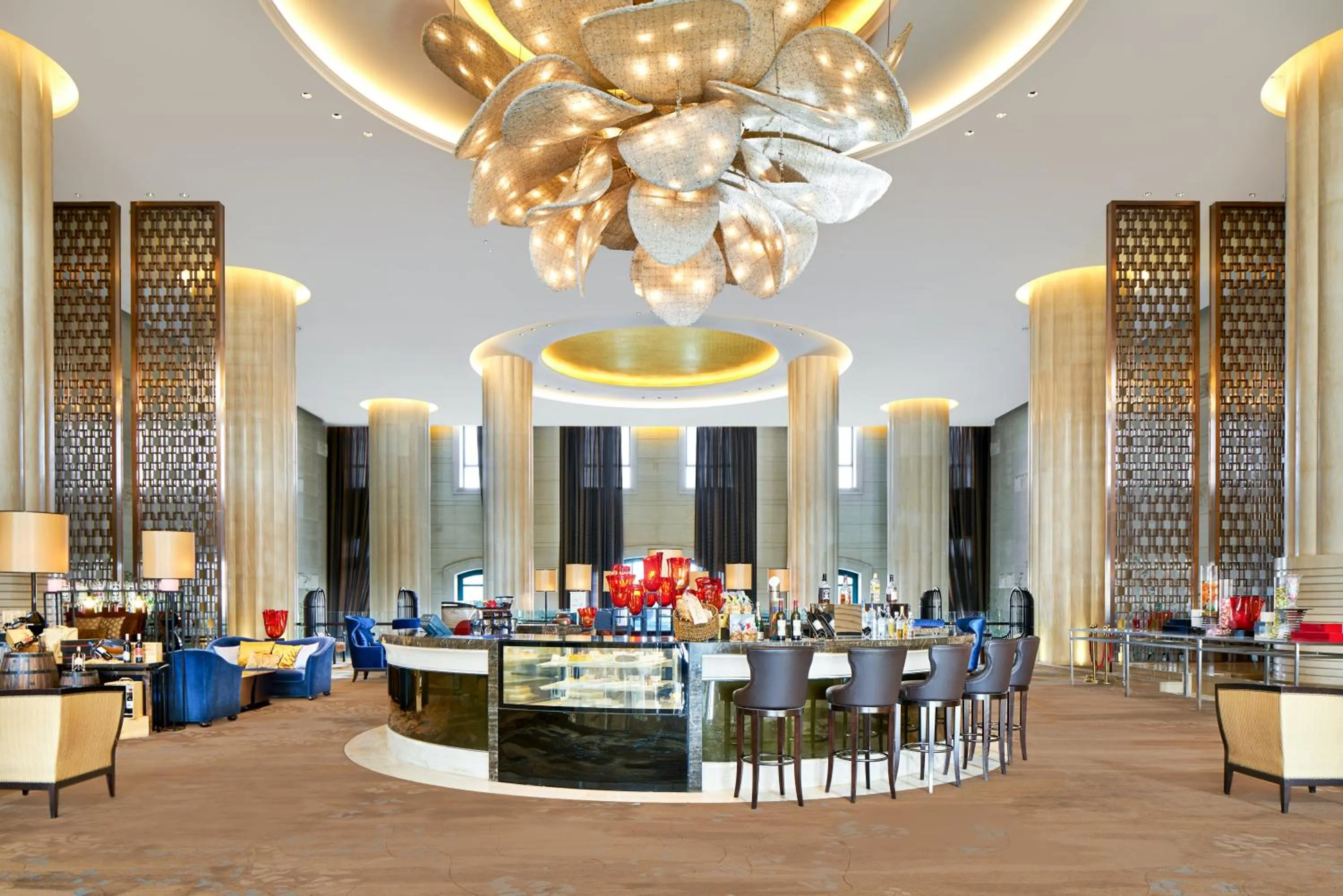 Lounge or bar in Crowne Plaza Tianjin Jinnan by IHG