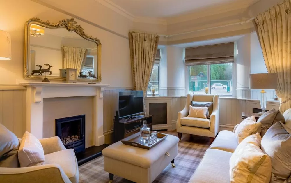 Living room in Crossbasket Castle, Hotel & Restaurant