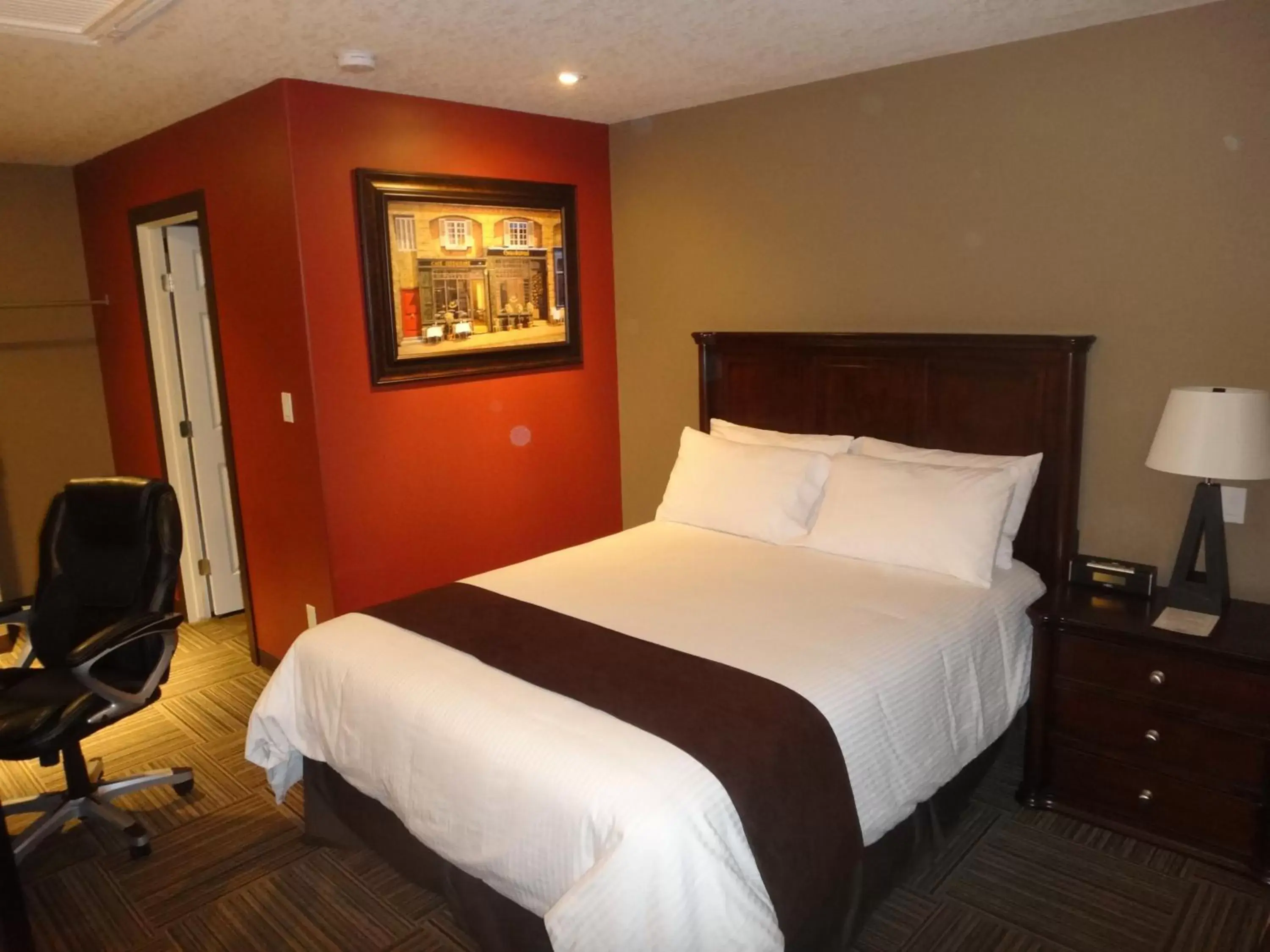 Deluxe Queen Room - single occupancy in 121 Steakhouse & Motel Deluxe Queen Room - single occupancy in 121 Steakhouse & Motel