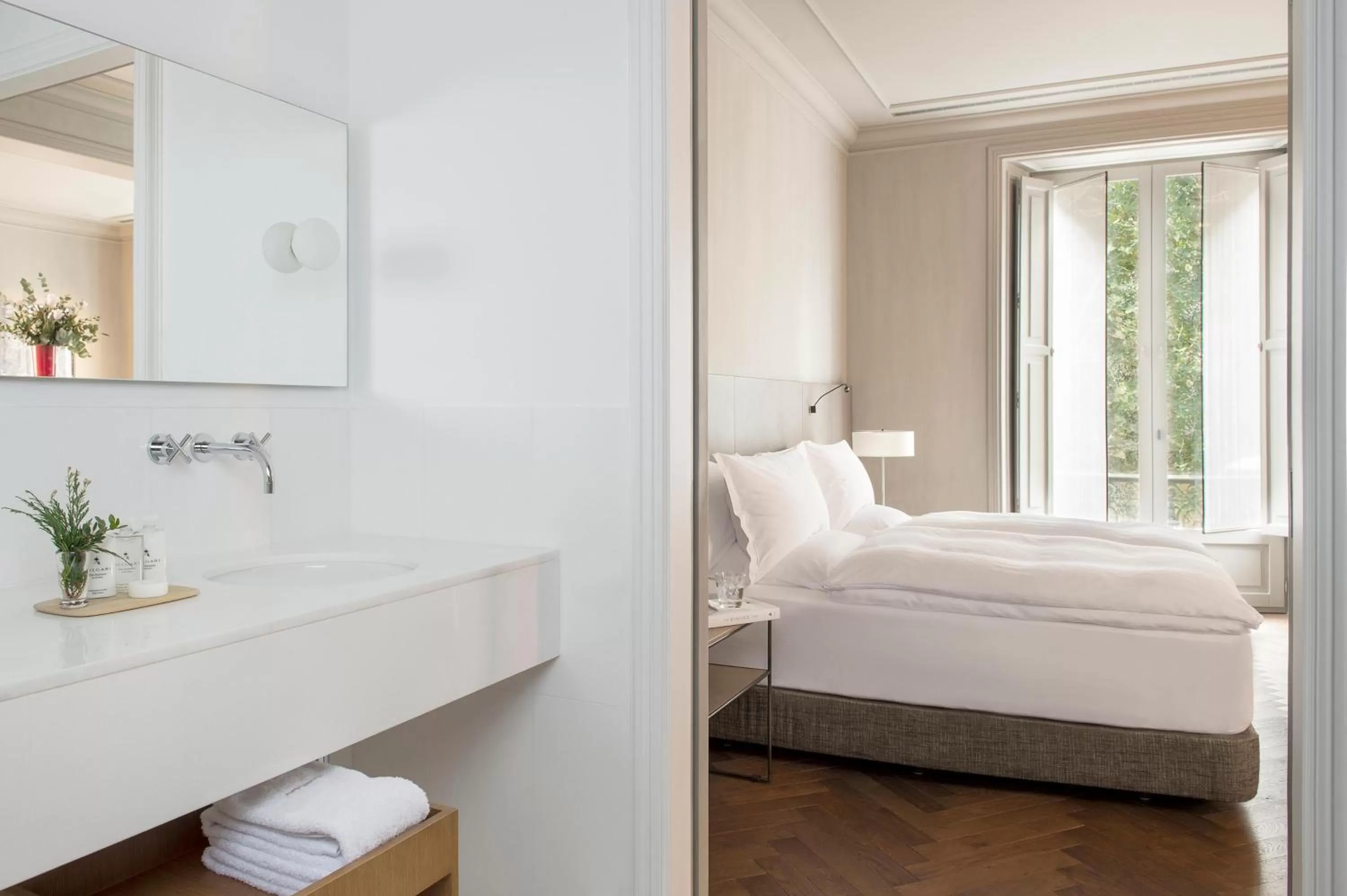 Bathroom, Bed in Alma Barcelona GL