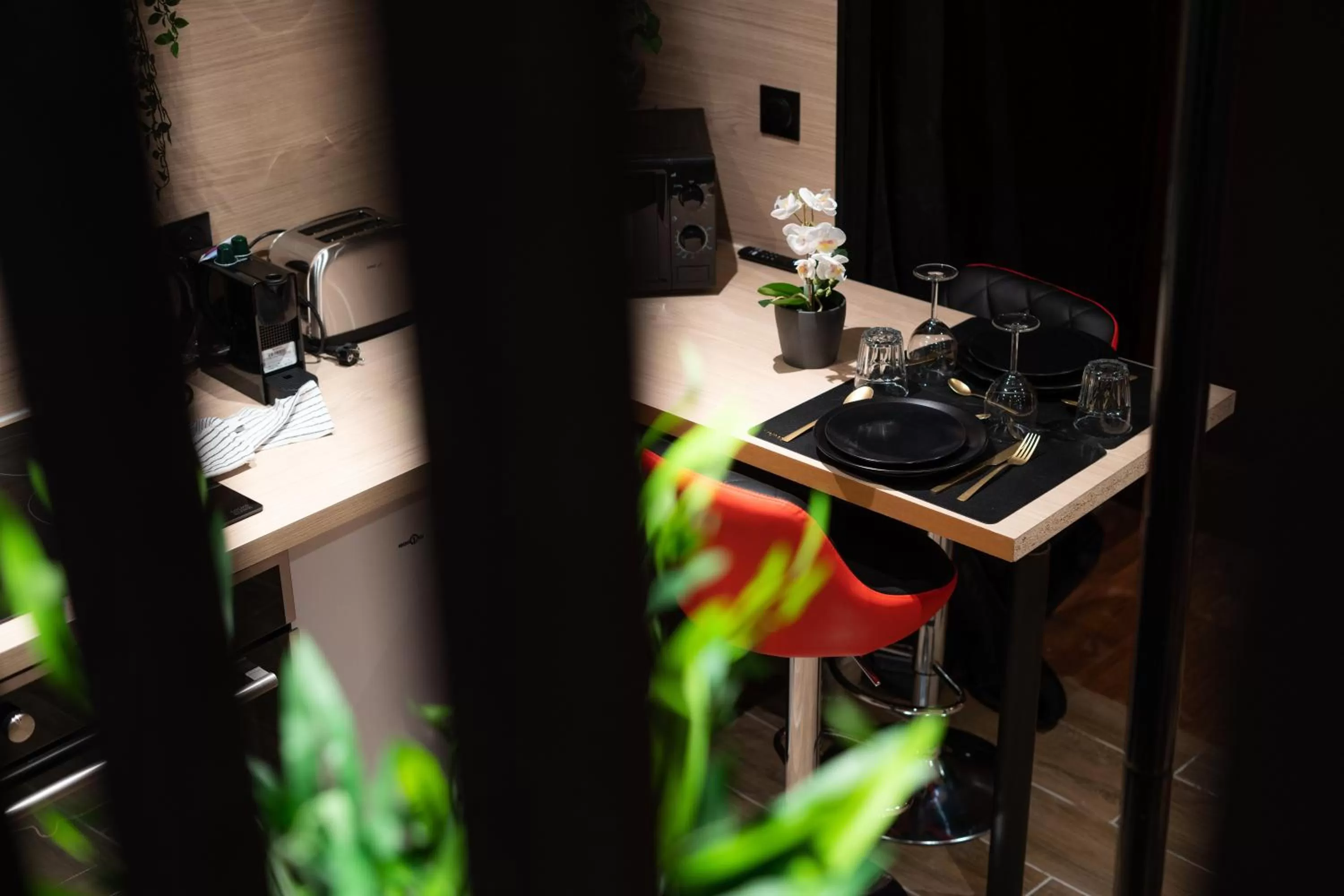 kitchen in Capsule Secret - Jacuzzi - Netflix & Home cinéma - Jeux de couple - Barre de pole dance