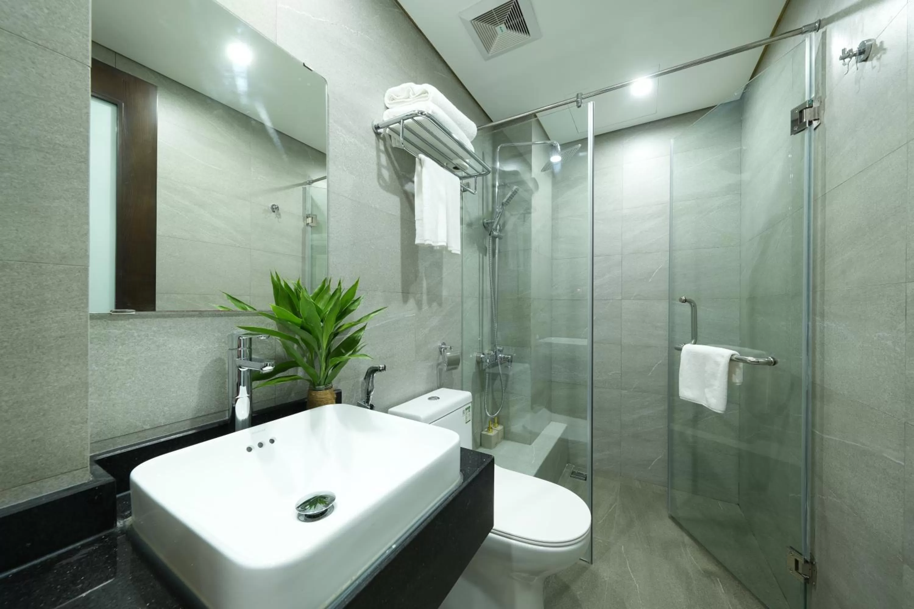 Shower in Hanoi Fiesta Grand Hotel and Spa