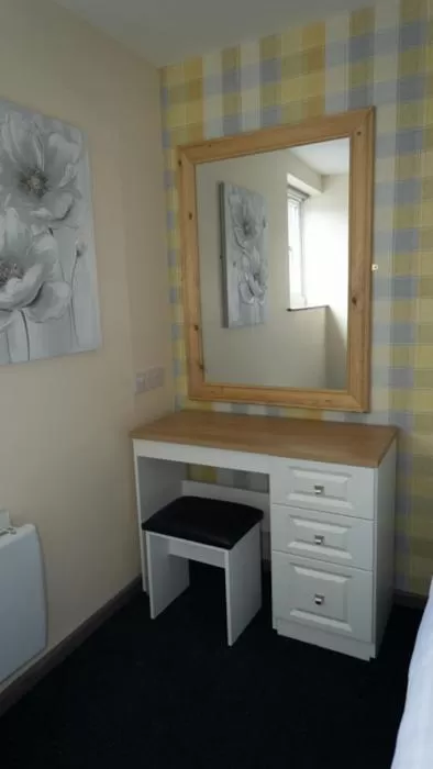 hair dresser in Alcester Inn