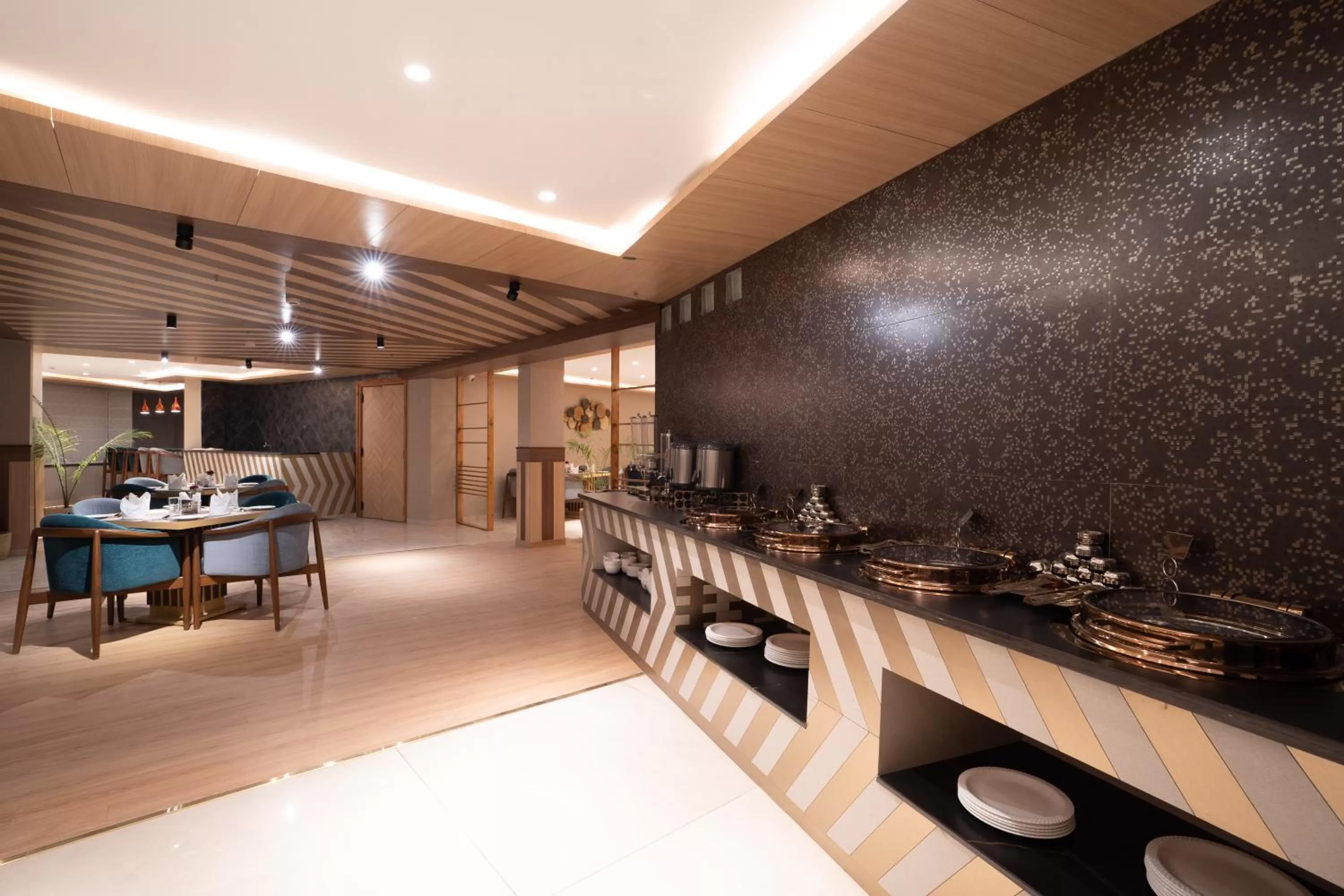 Restaurant/places to eat in Snow Valley Heights