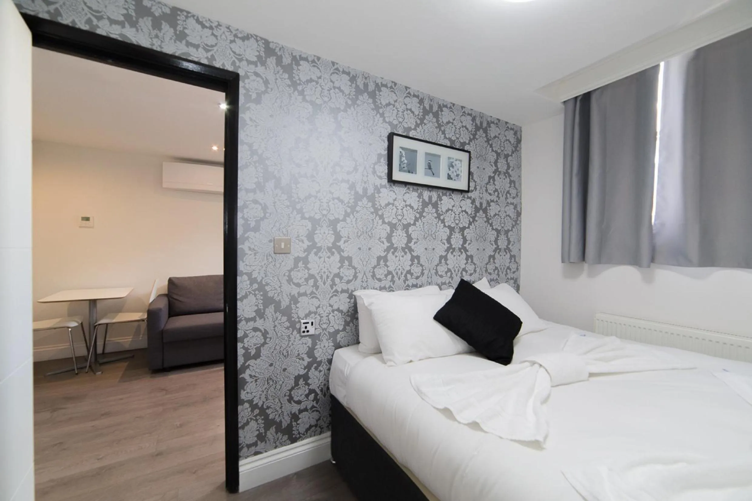 Bedroom, Bed in Imperial Court Suites