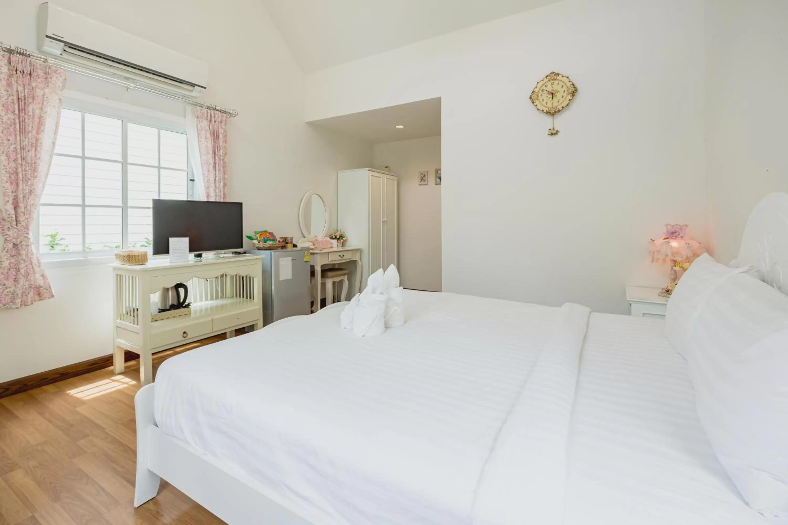 Bed in Sakarin Valley Resort